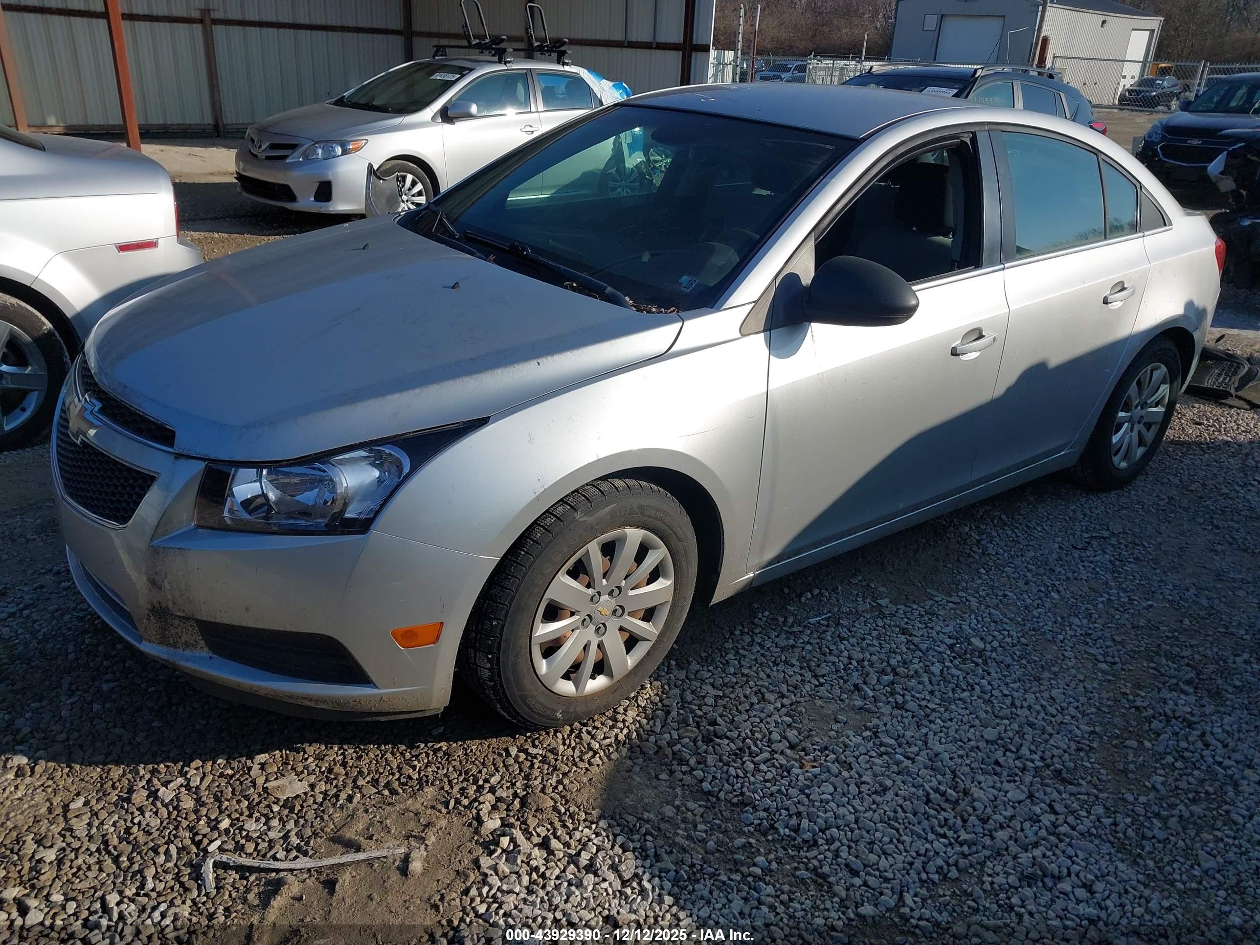 CHEVROLET CRUZE image 2