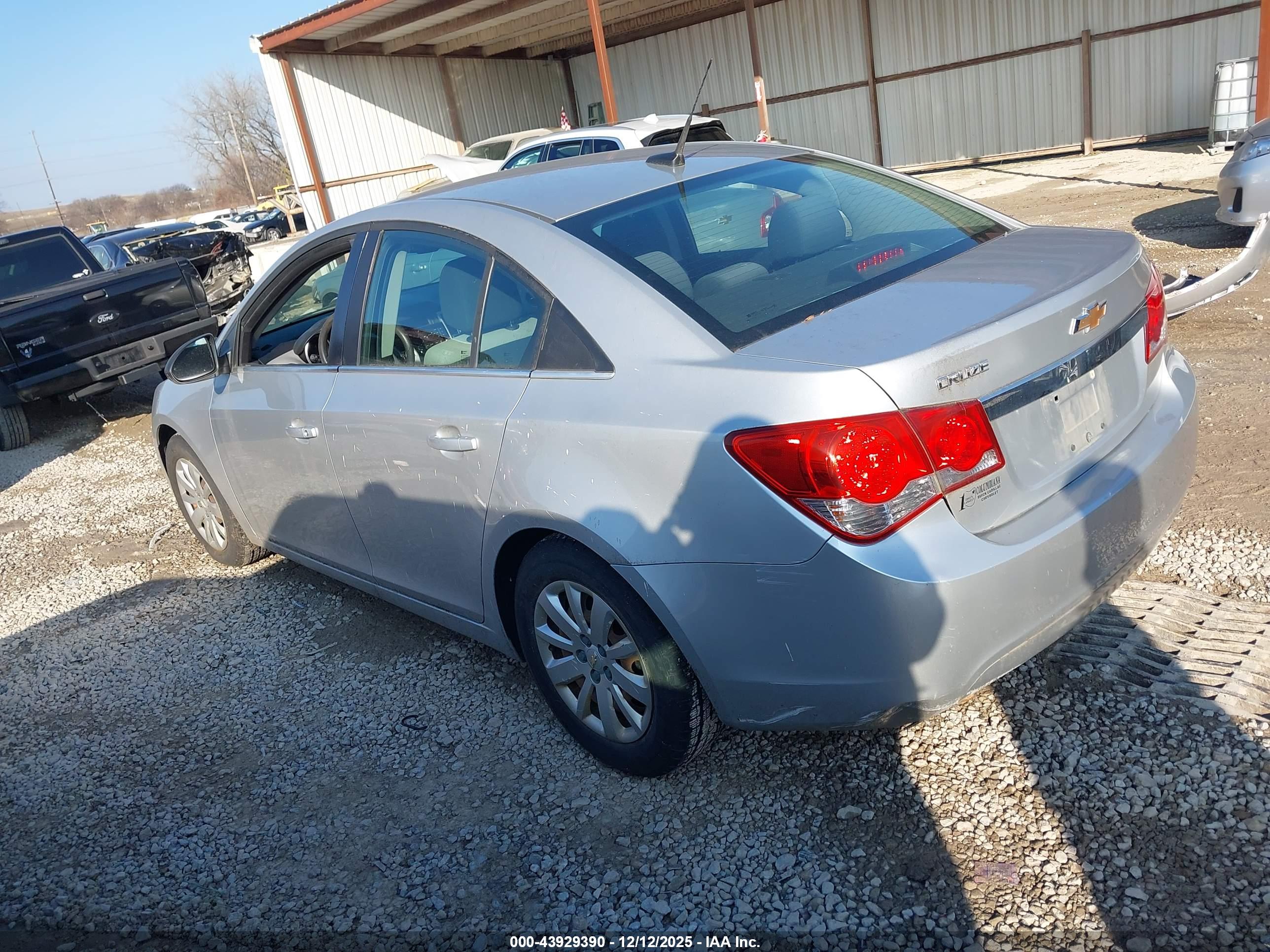 CHEVROLET CRUZE image 3