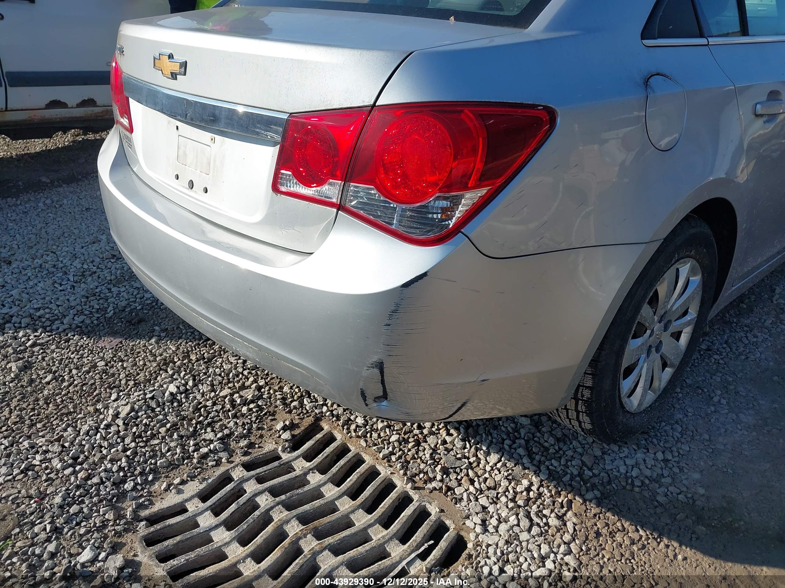 CHEVROLET CRUZE image 6