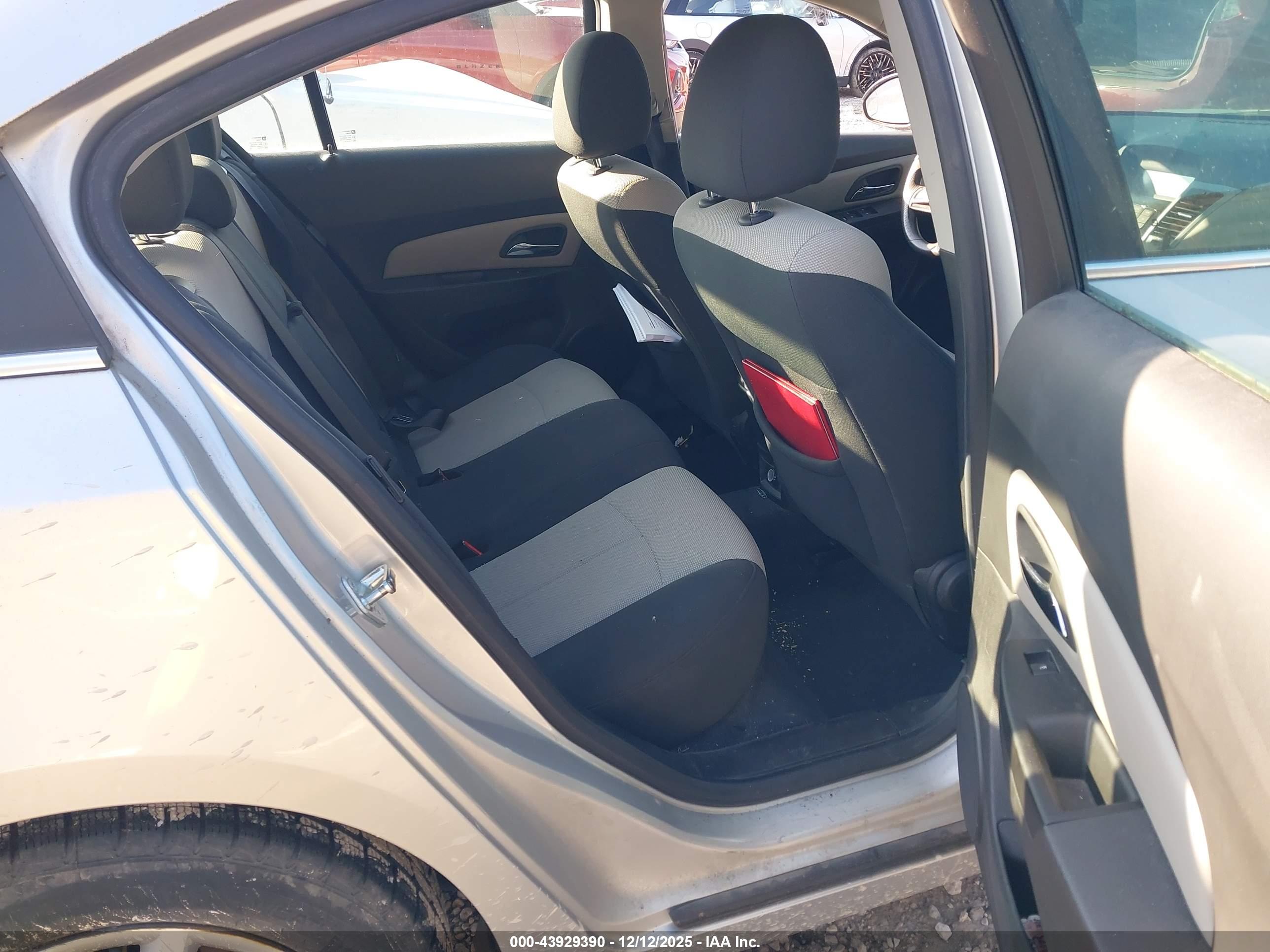 CHEVROLET CRUZE image 8