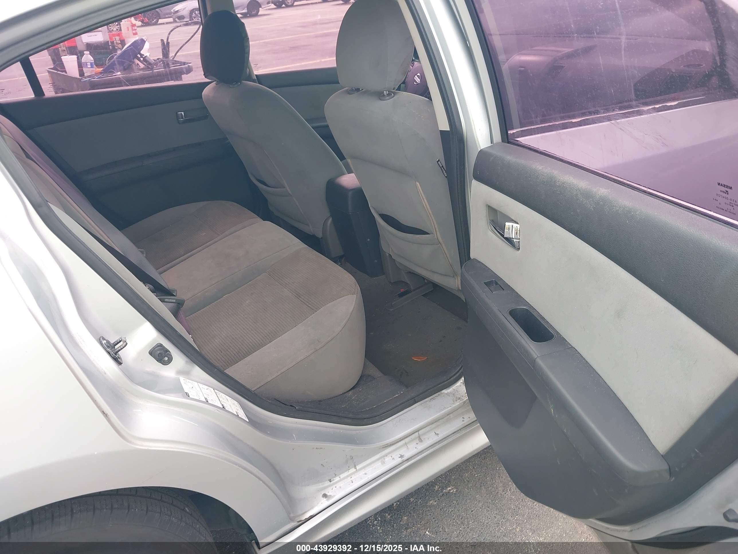NISSAN SENTRA image 8