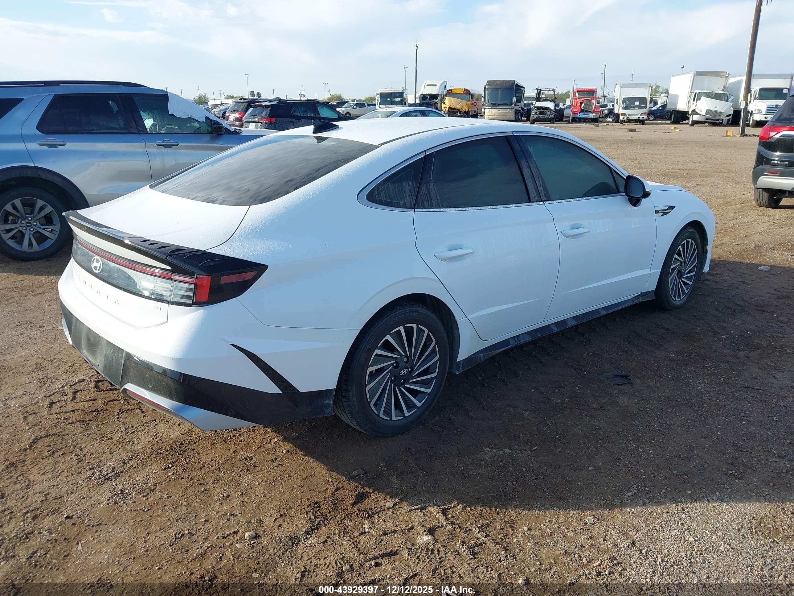 HYUNDAI SONATA image 4