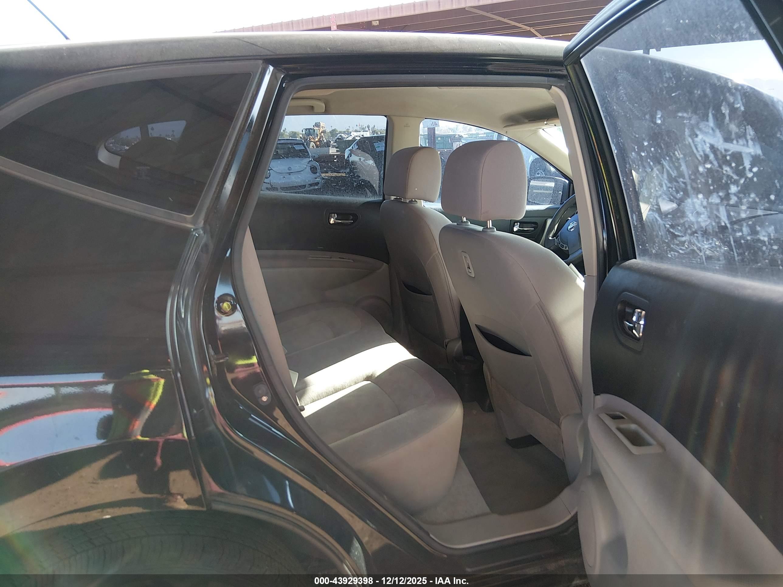 NISSAN ROGUE image 8