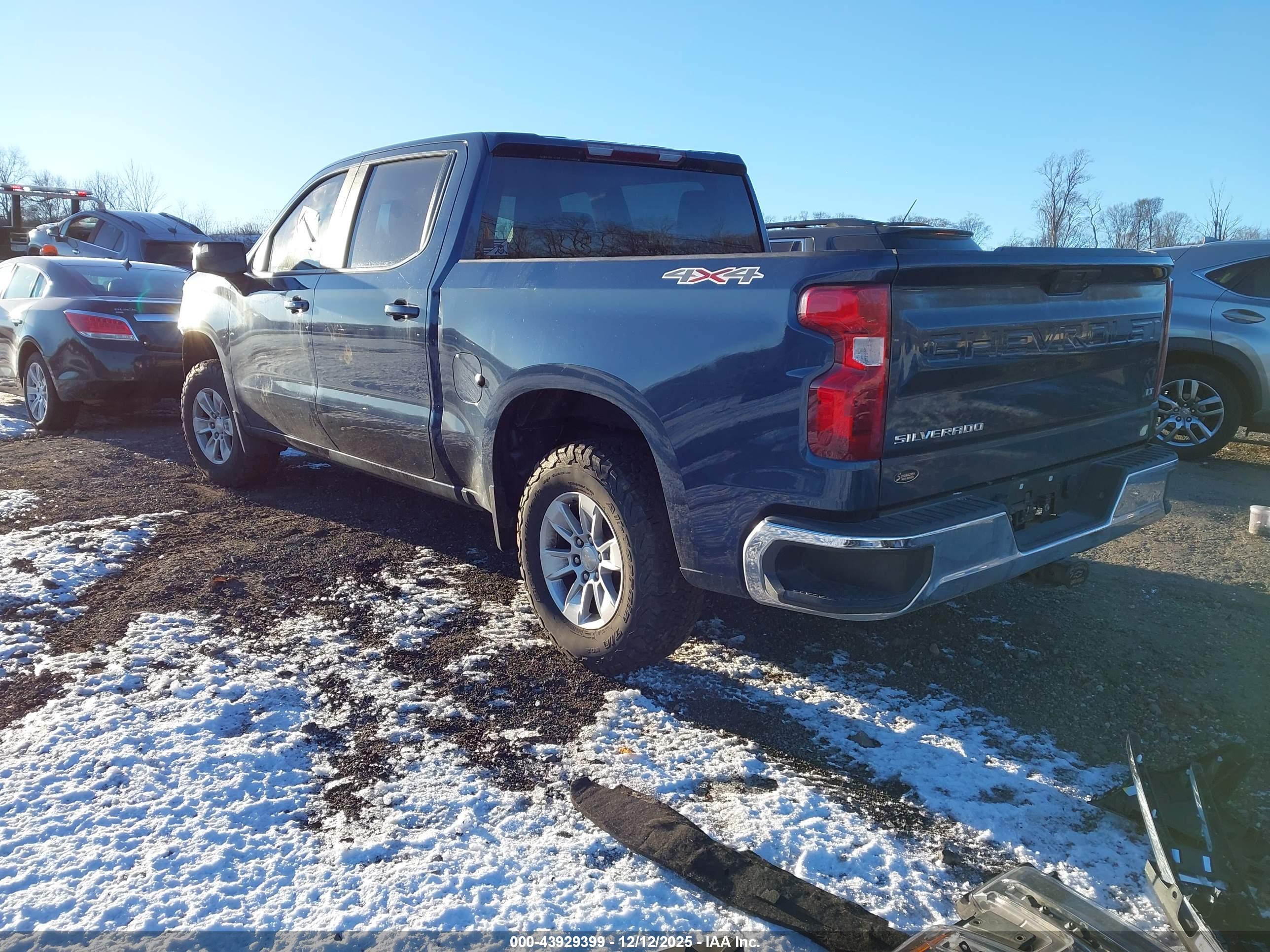 CHEVROLET SILVERADO image 3
