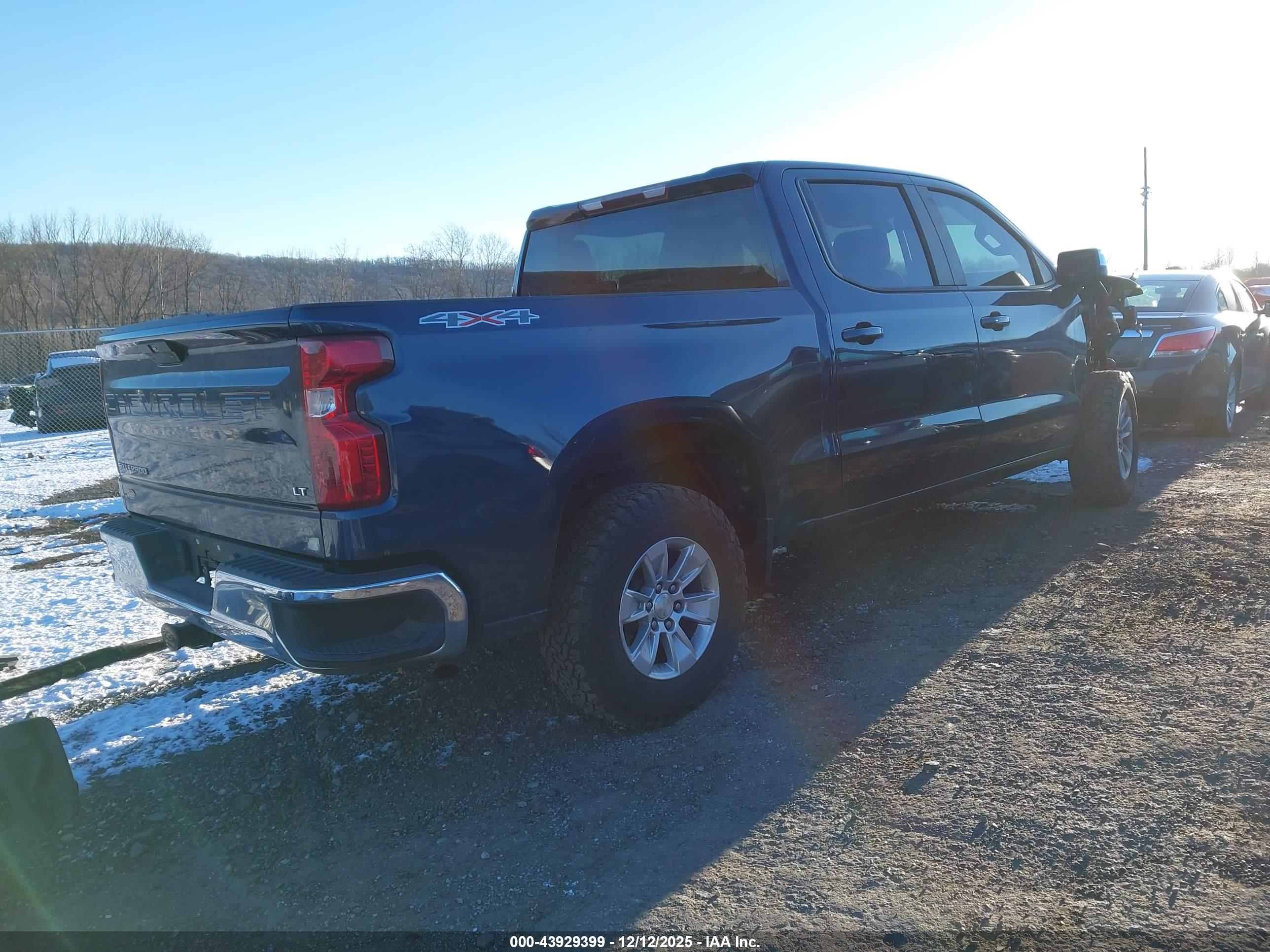 CHEVROLET SILVERADO image 4