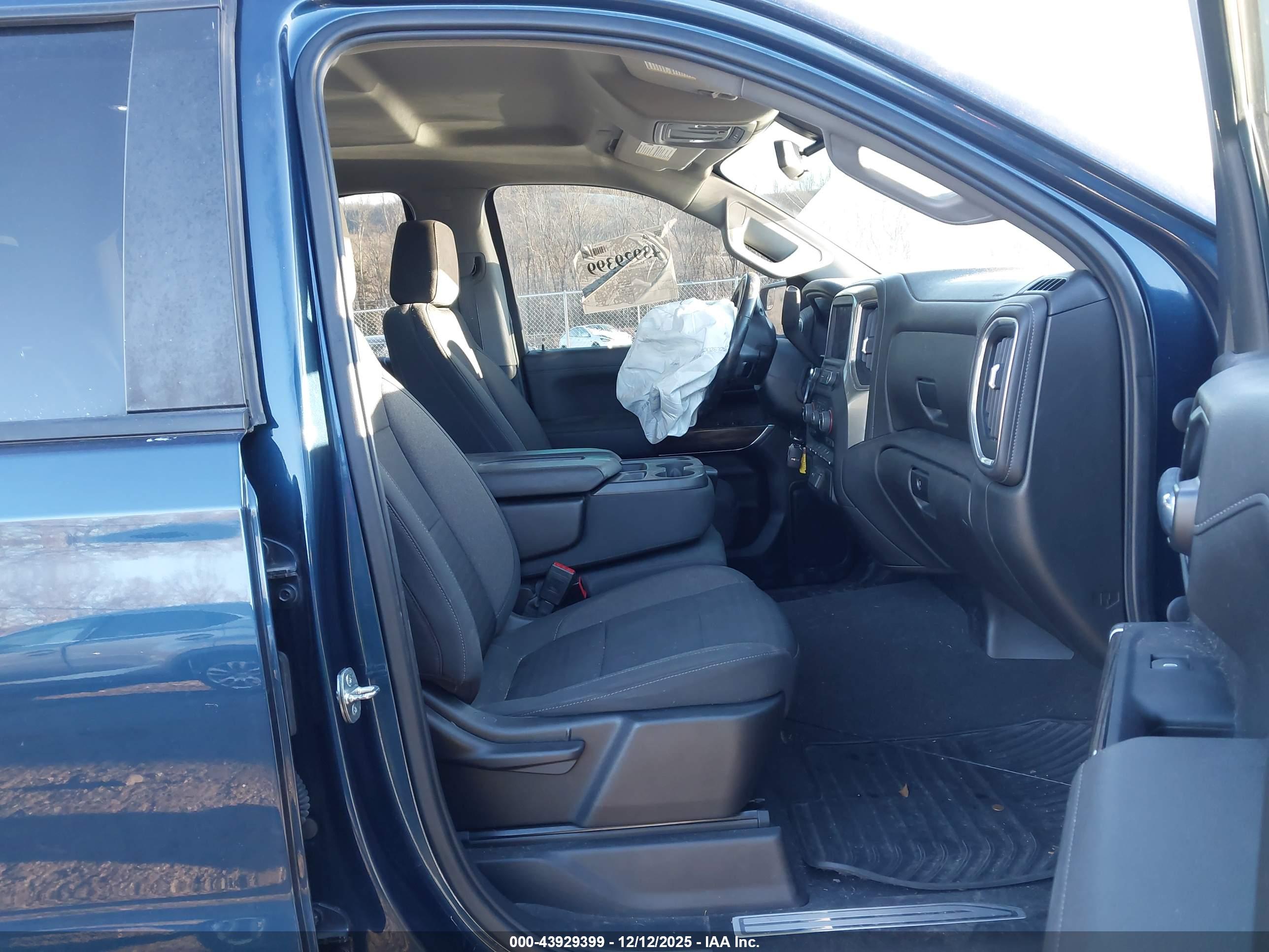 CHEVROLET SILVERADO image 5