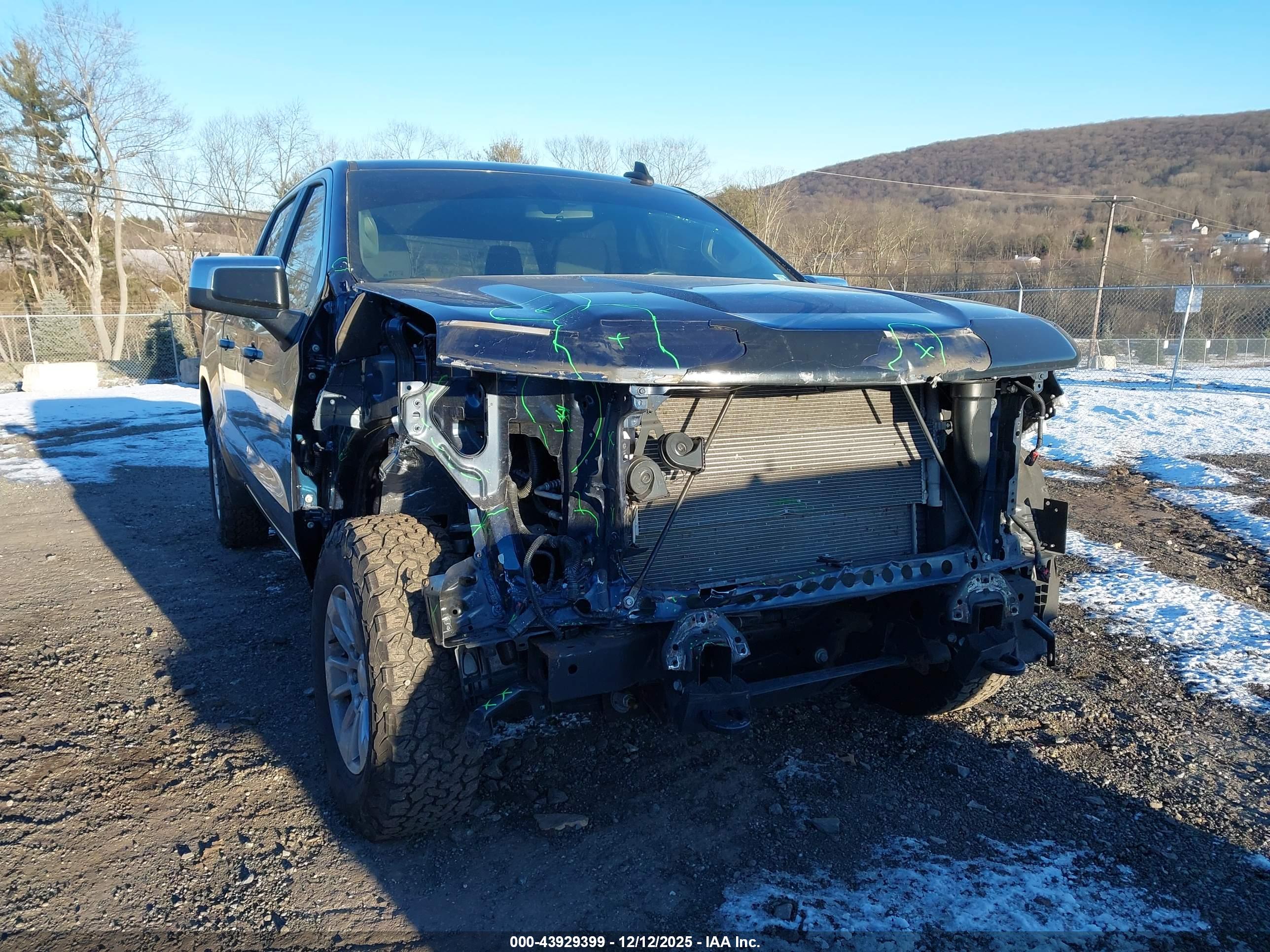 CHEVROLET SILVERADO image 6