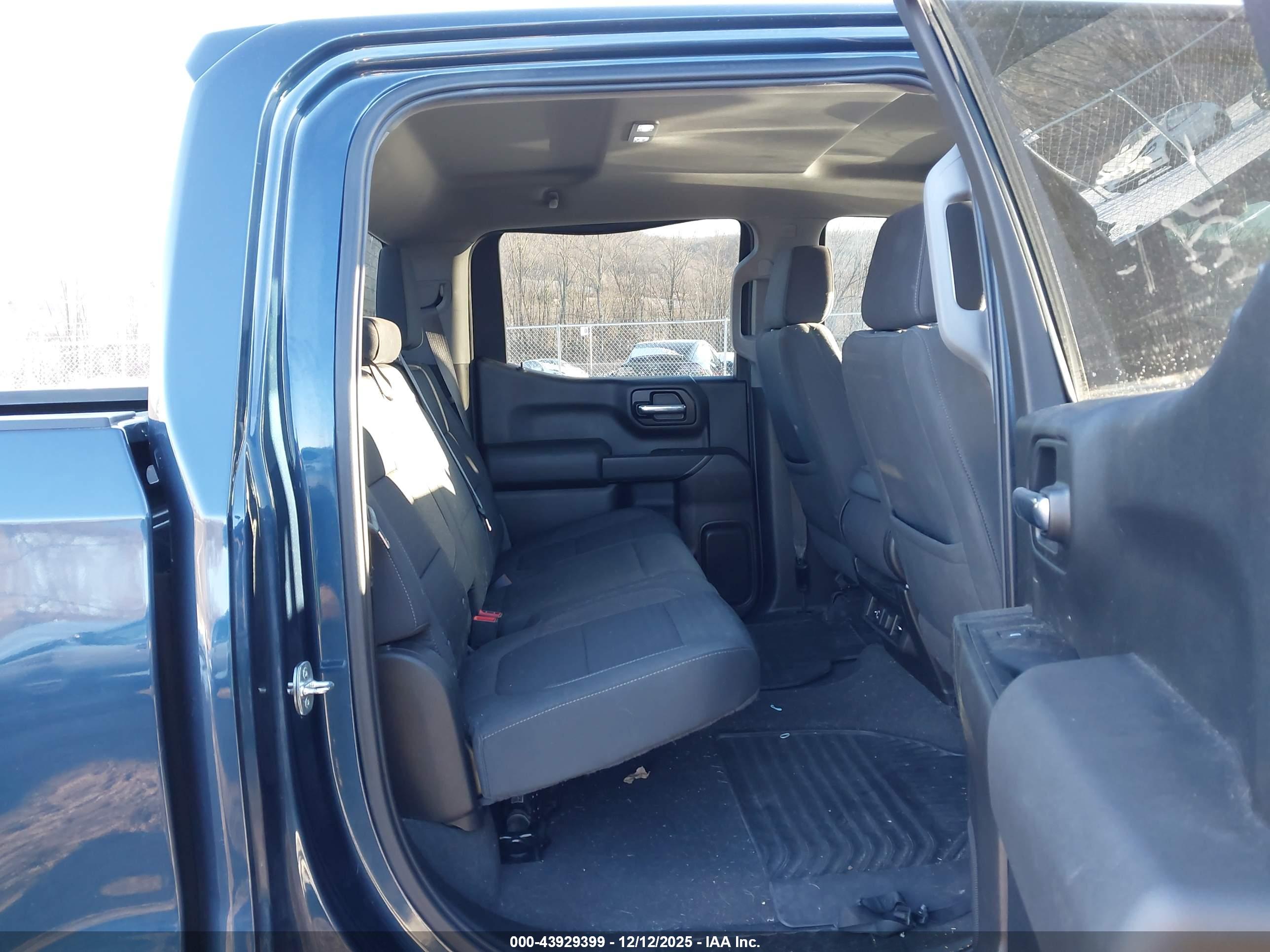 CHEVROLET SILVERADO image 8