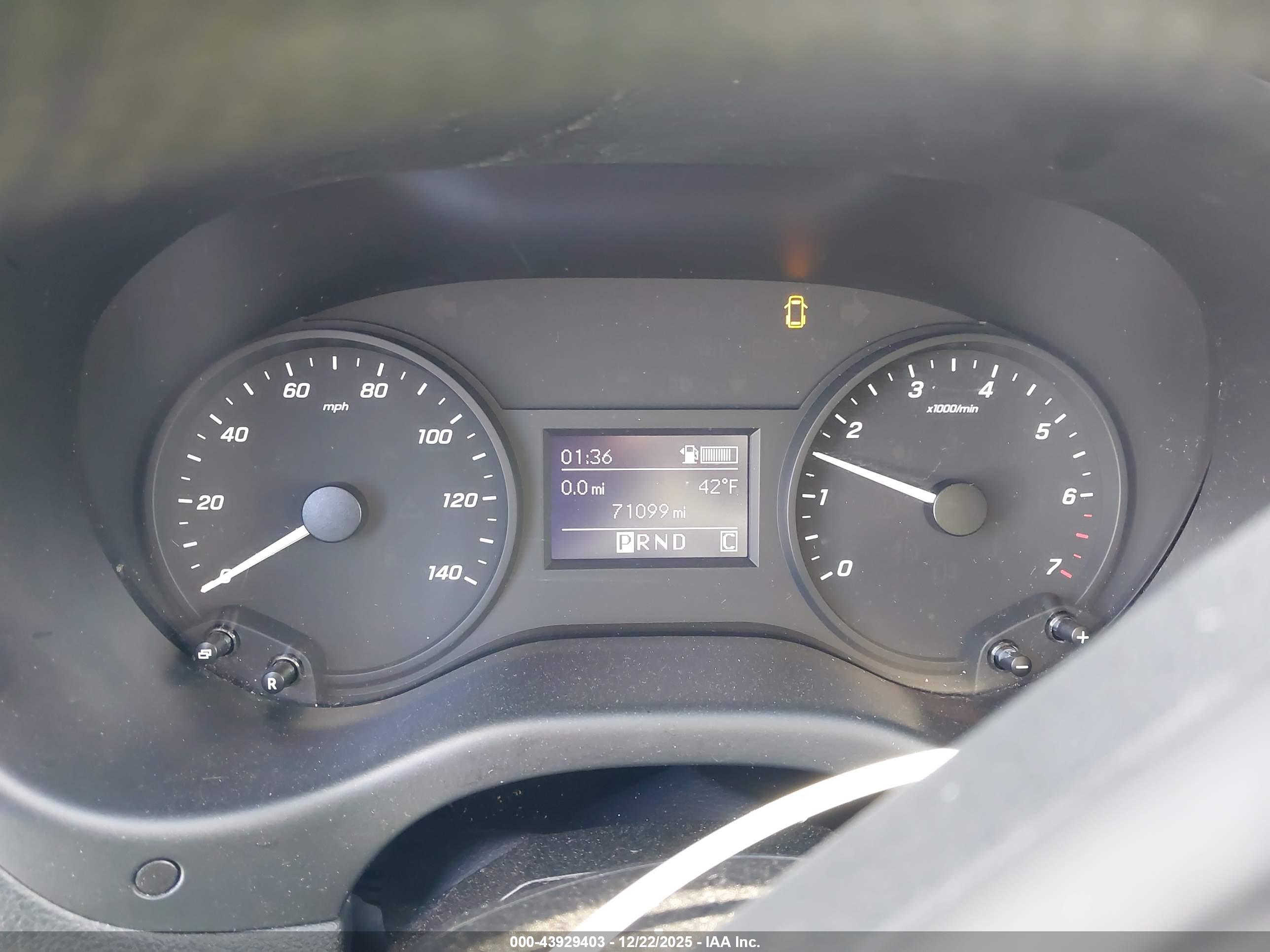 MERCEDES-BENZ METRIS image 7