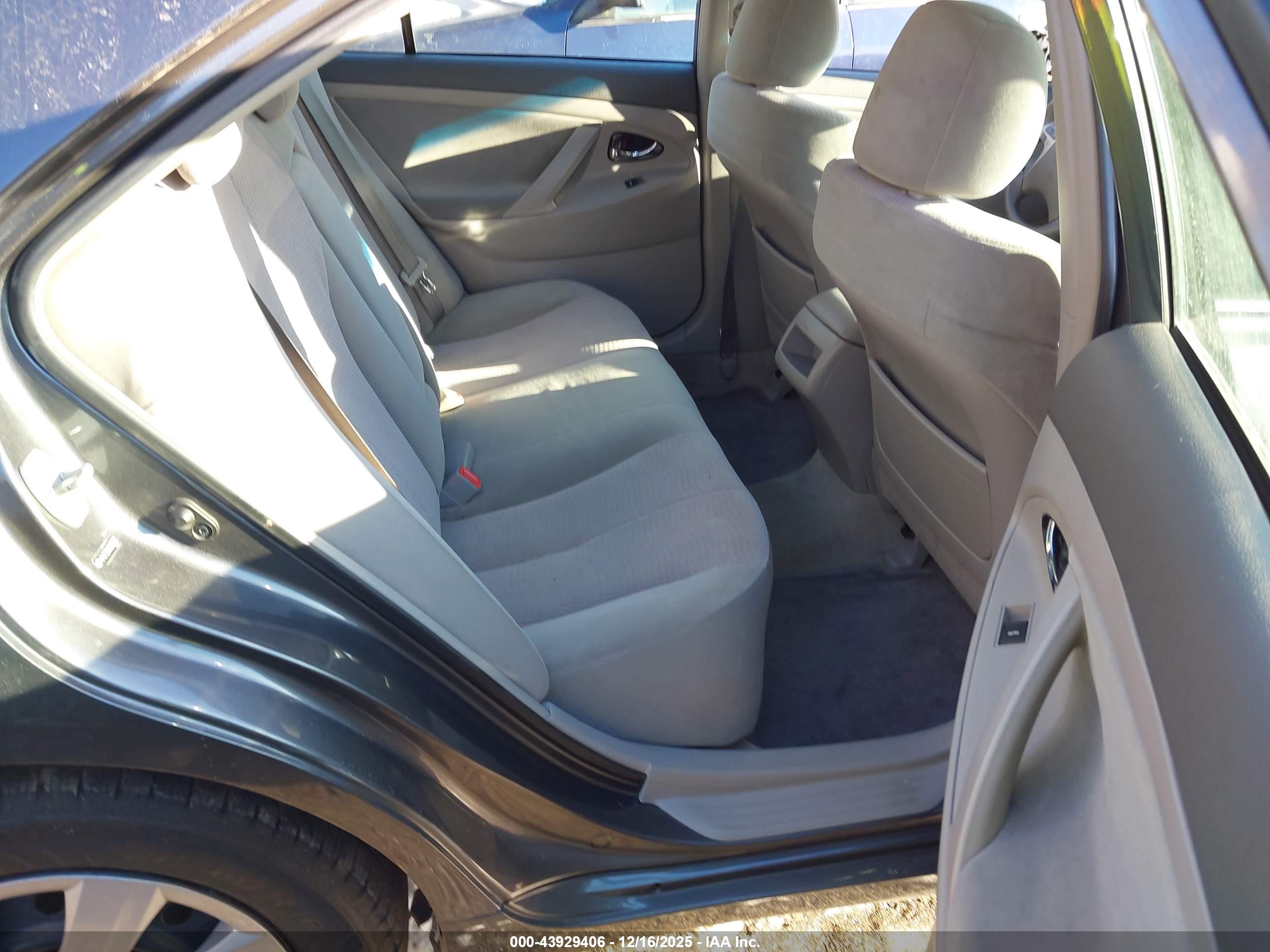 TOYOTA CAMRY image 8