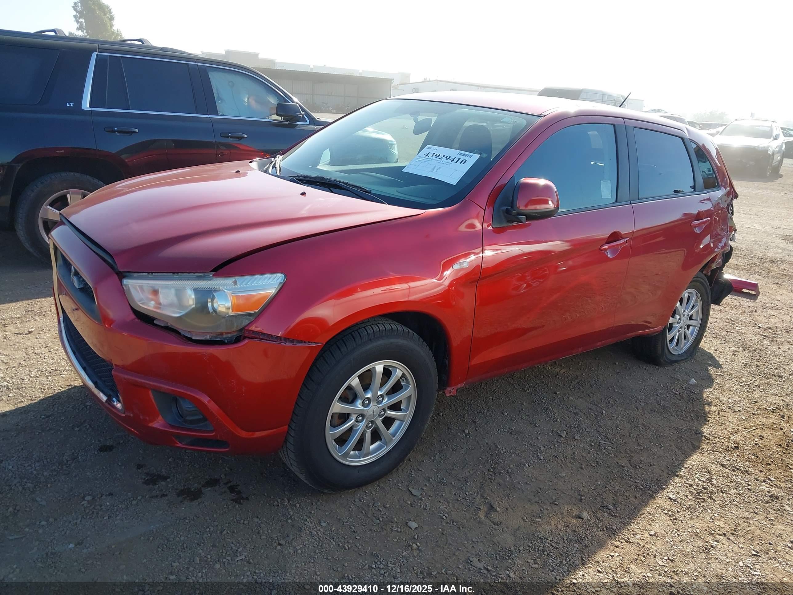 MITSUBISHI OUTLANDER image 2