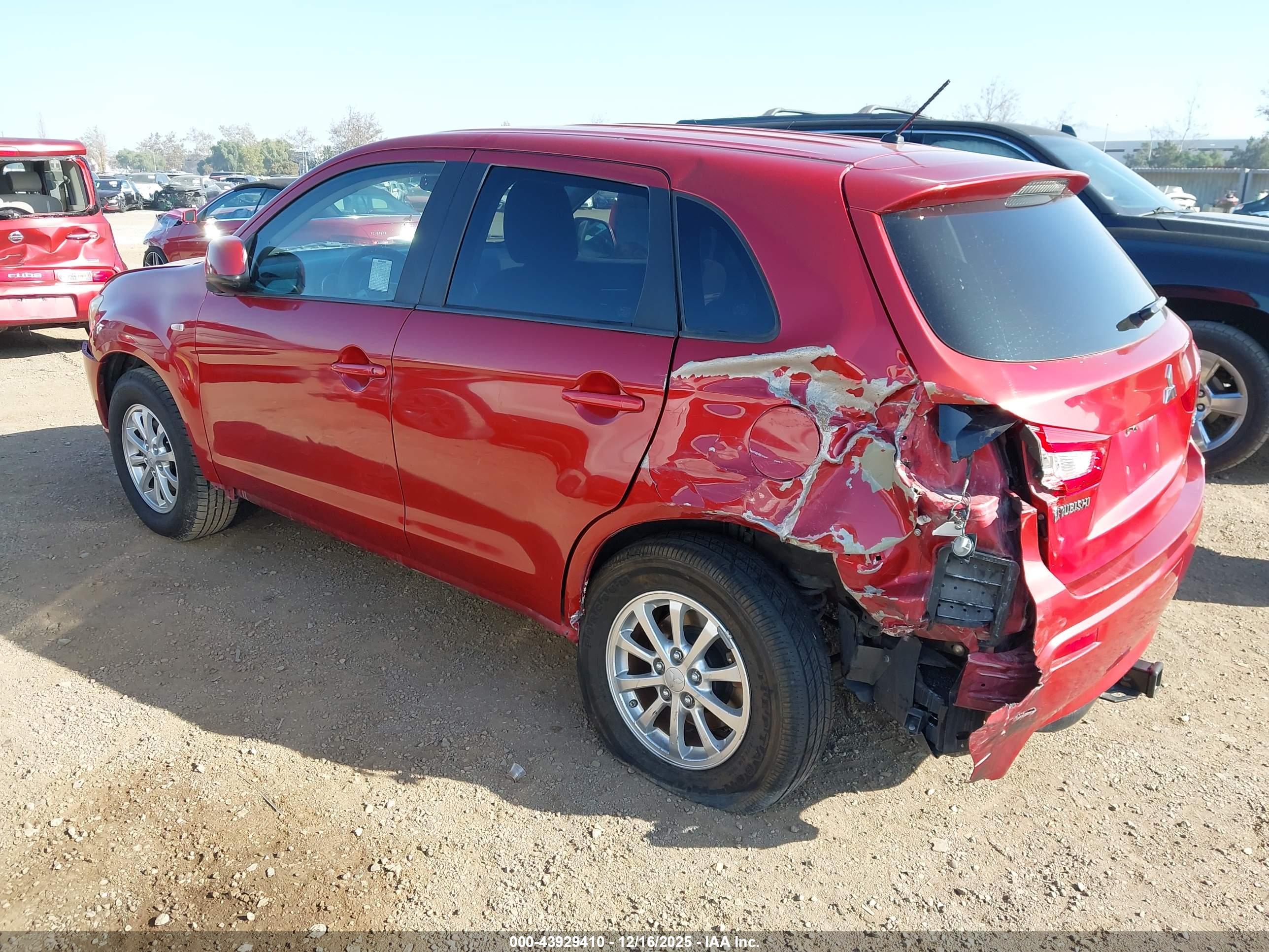 MITSUBISHI OUTLANDER image 3