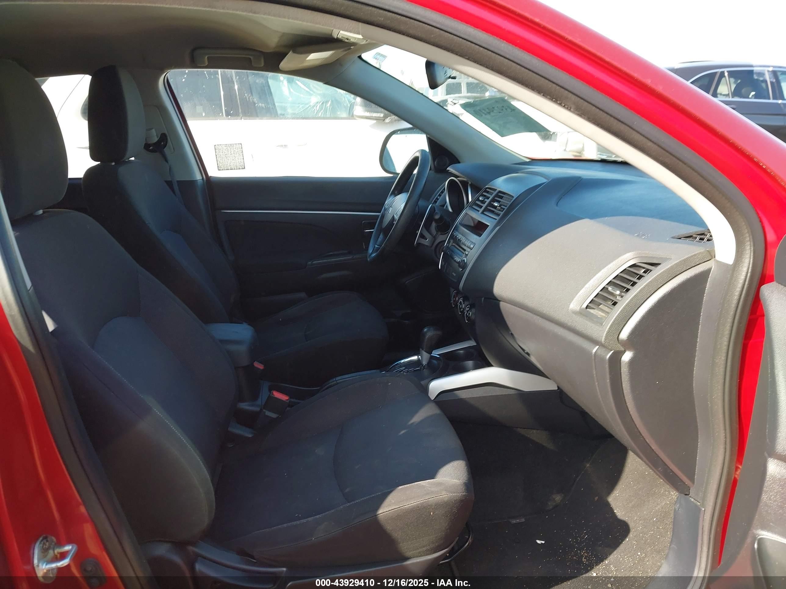 MITSUBISHI OUTLANDER image 5