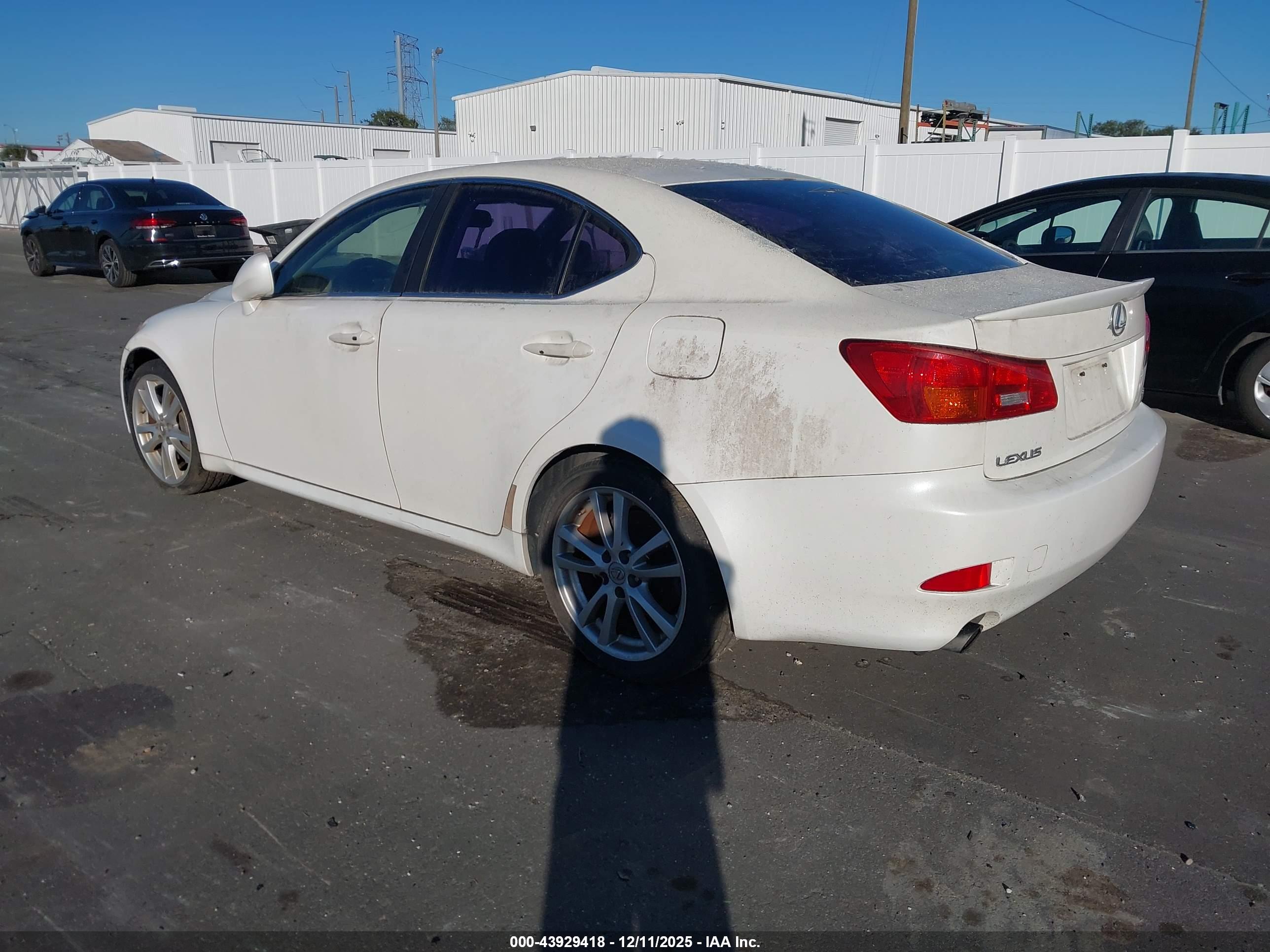 LEXUS IS image 3