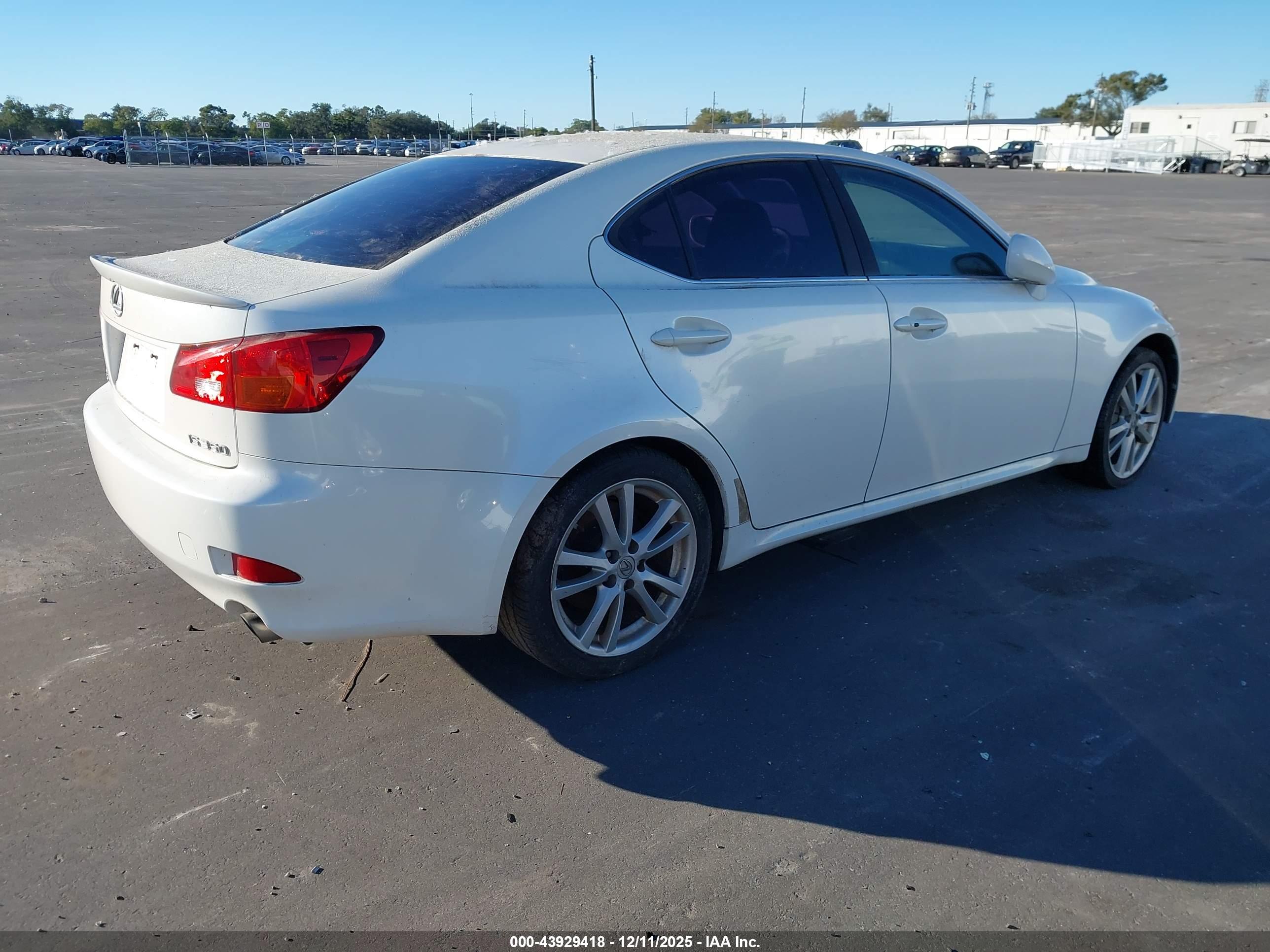 LEXUS IS image 4
