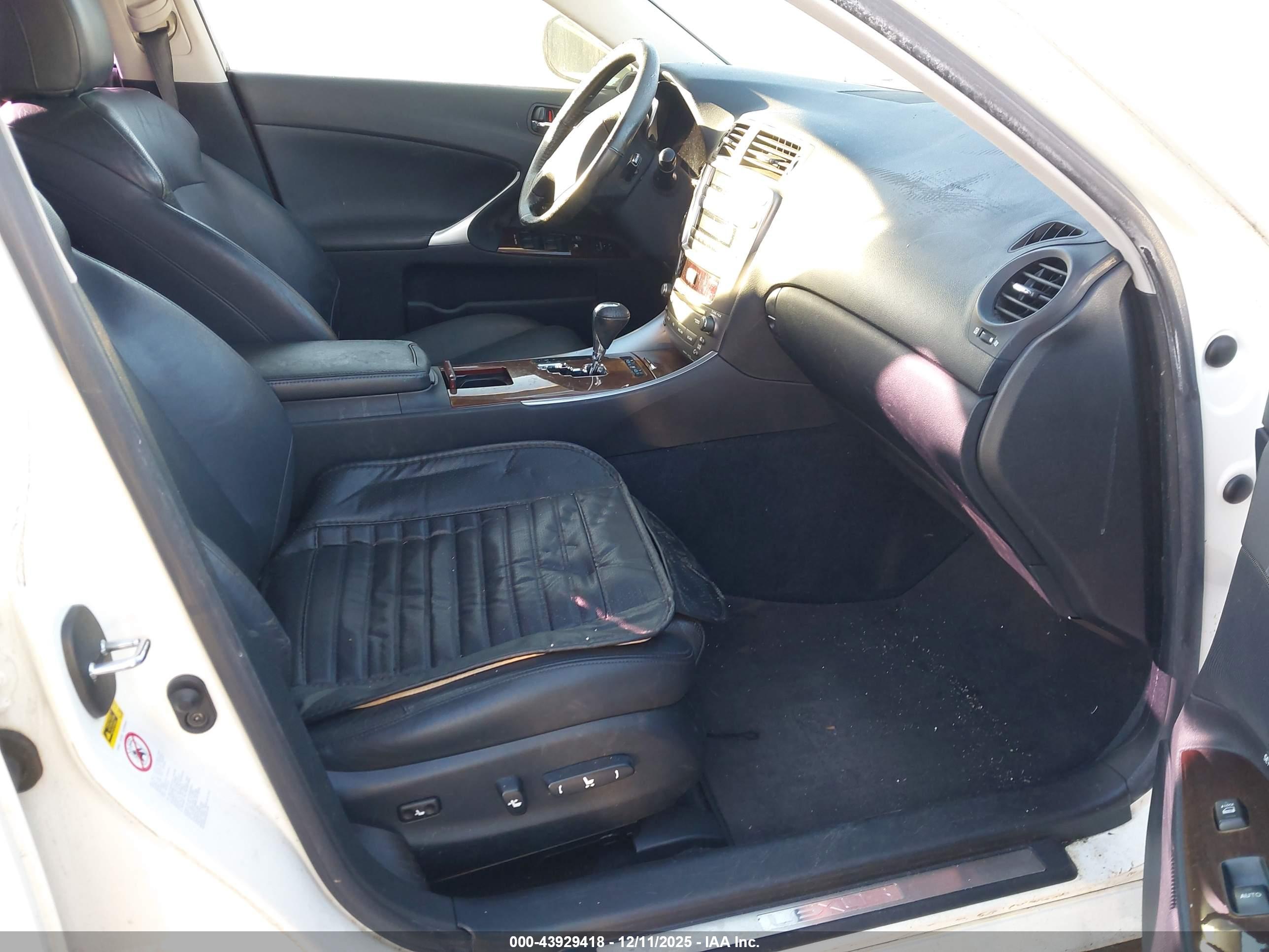 LEXUS IS image 5