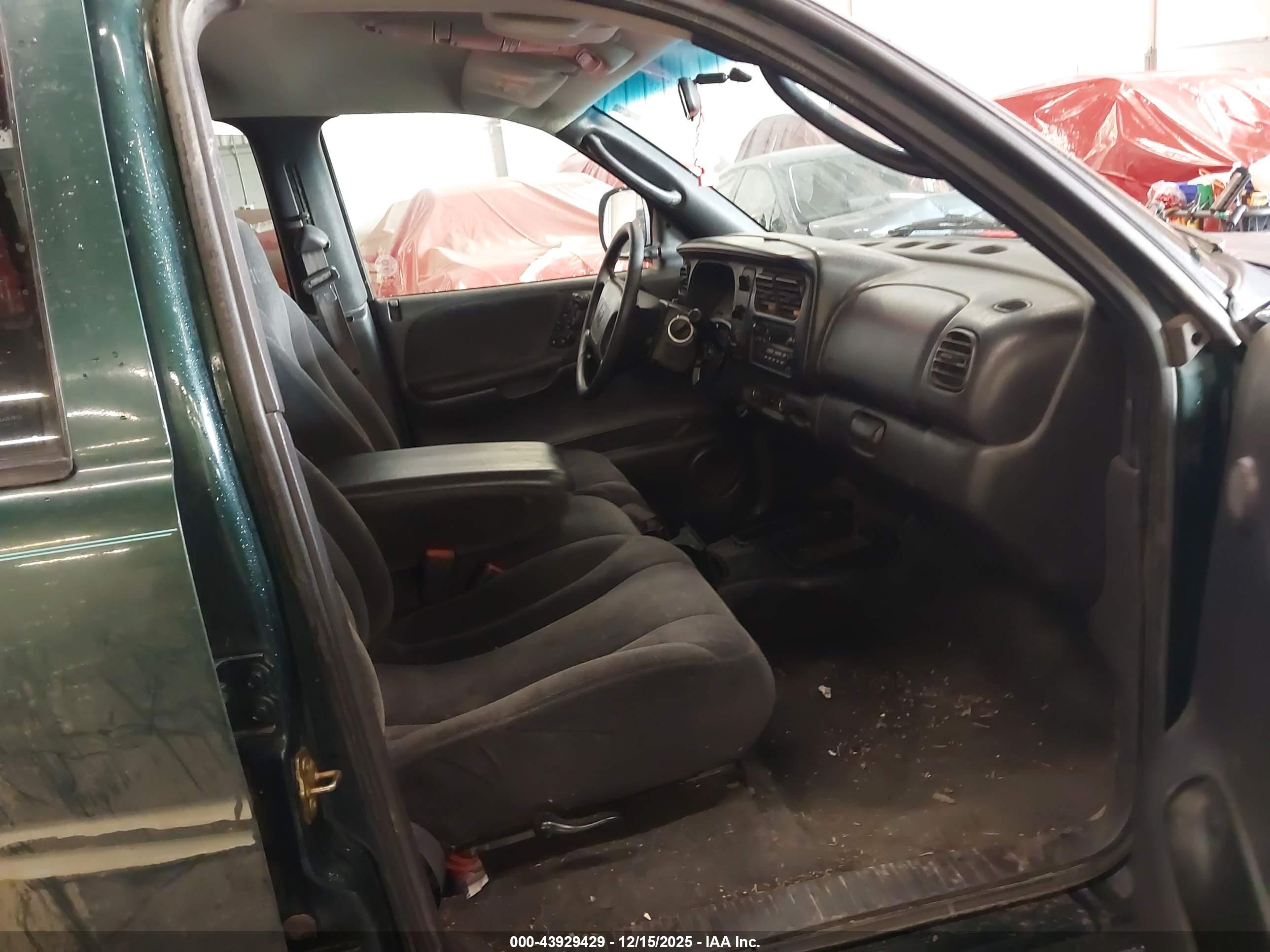 DODGE DAKOTA image 5