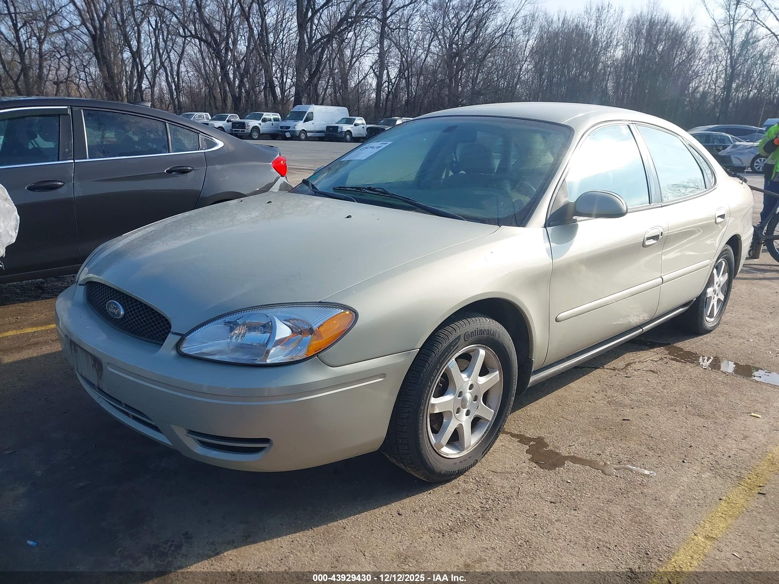 FORD TAURUS image 2