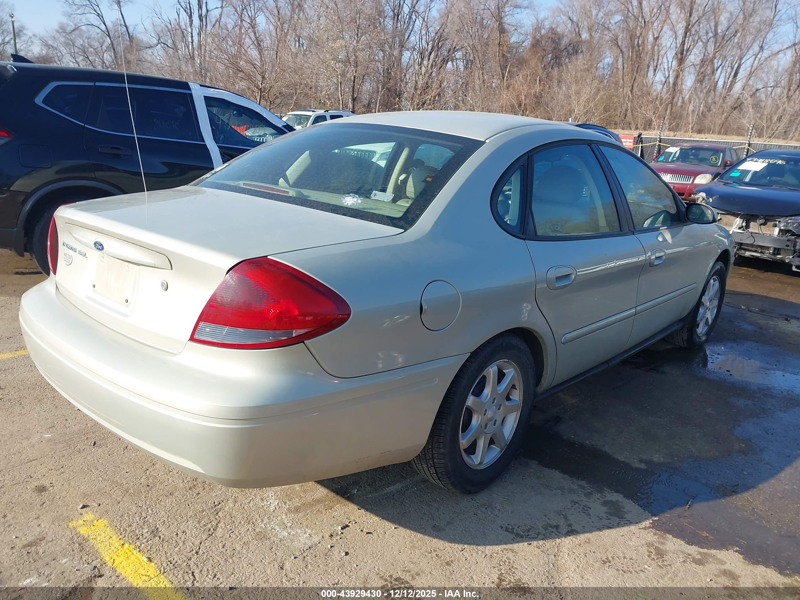 FORD TAURUS image 4