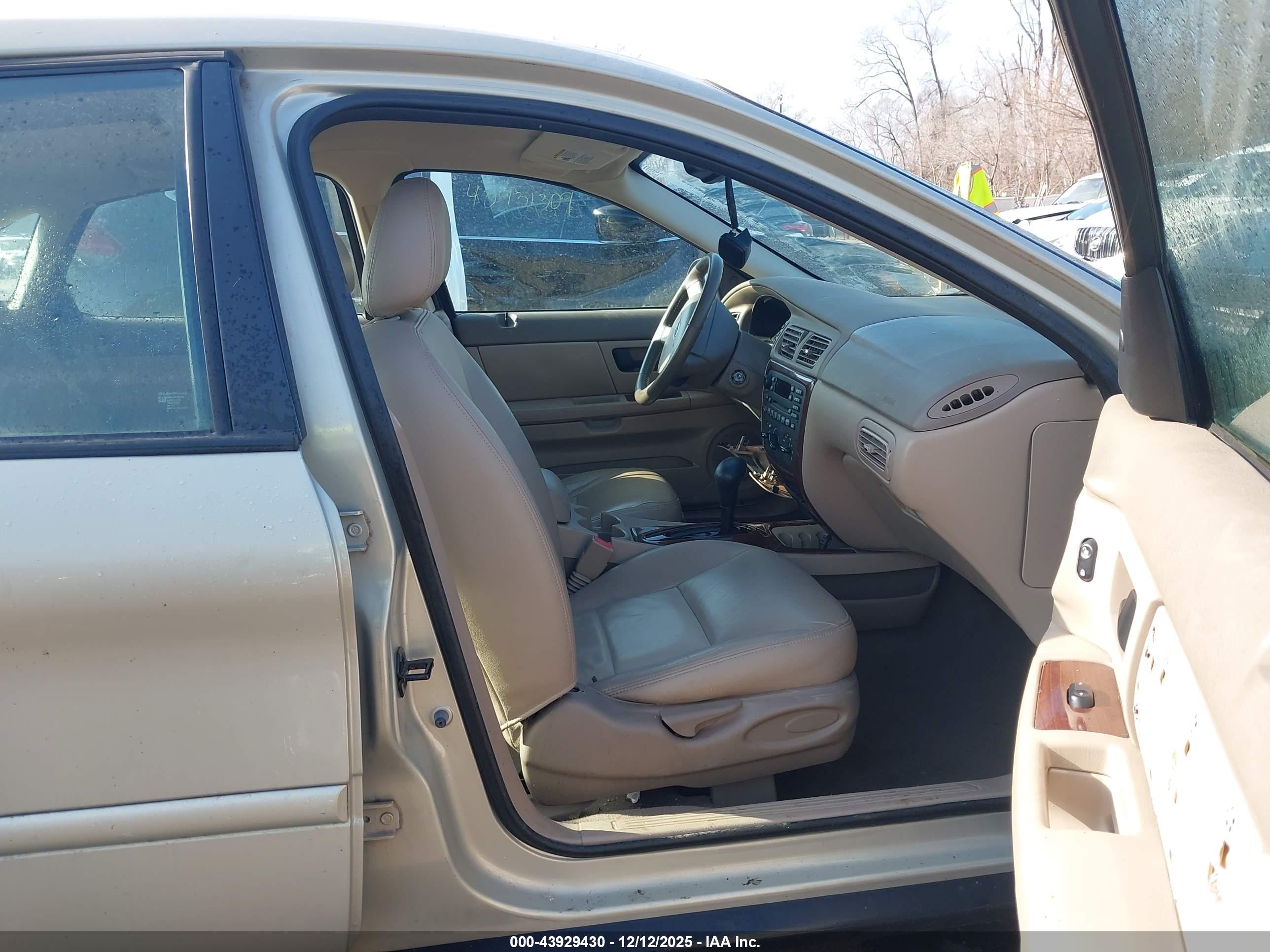 FORD TAURUS image 5