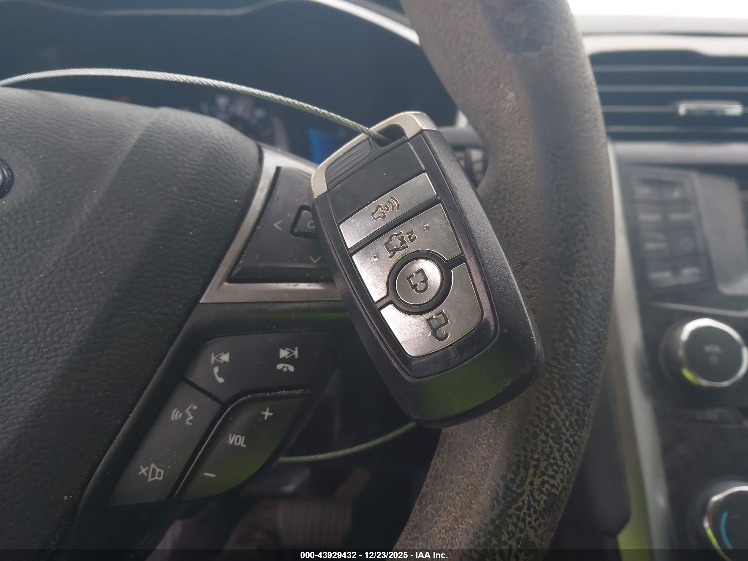 FORD FUSION image 11