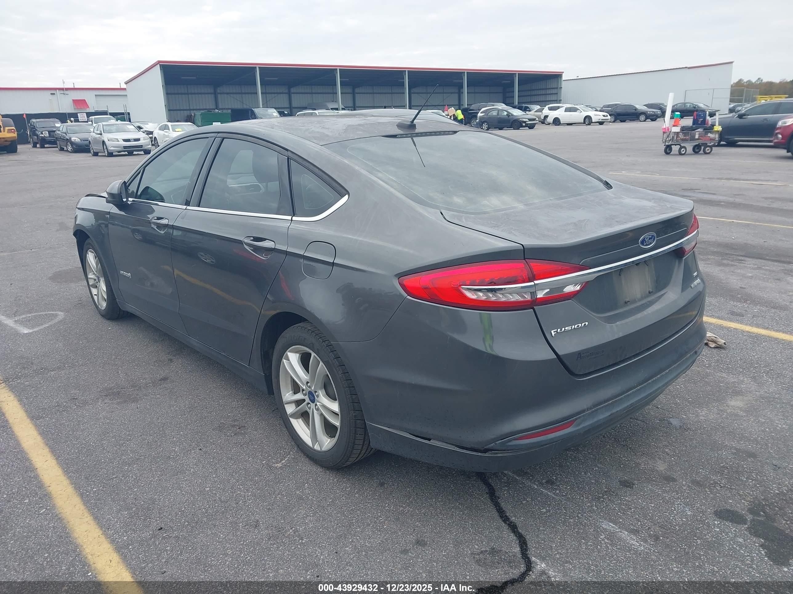 FORD FUSION image 3