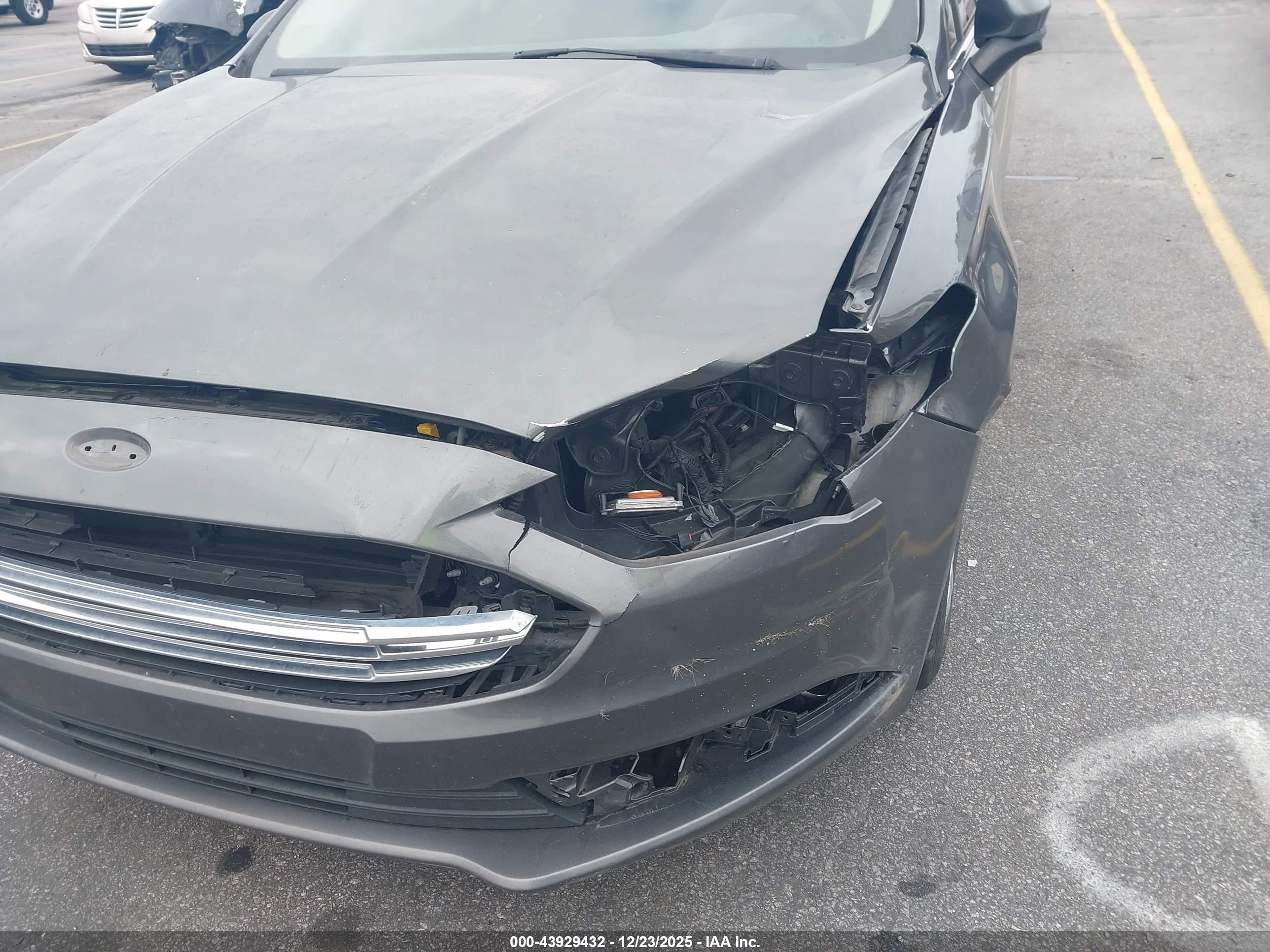FORD FUSION image 6