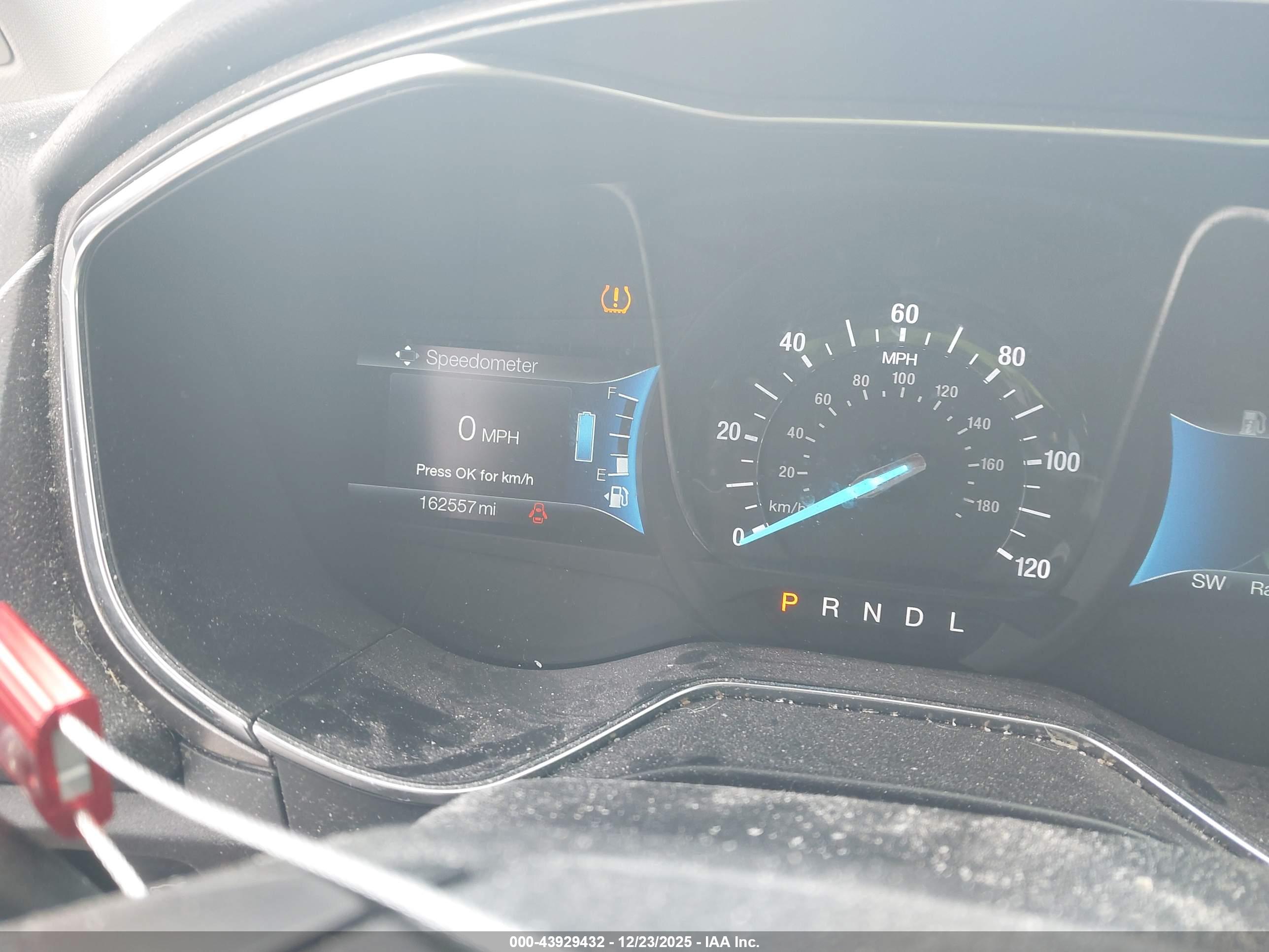 FORD FUSION image 7