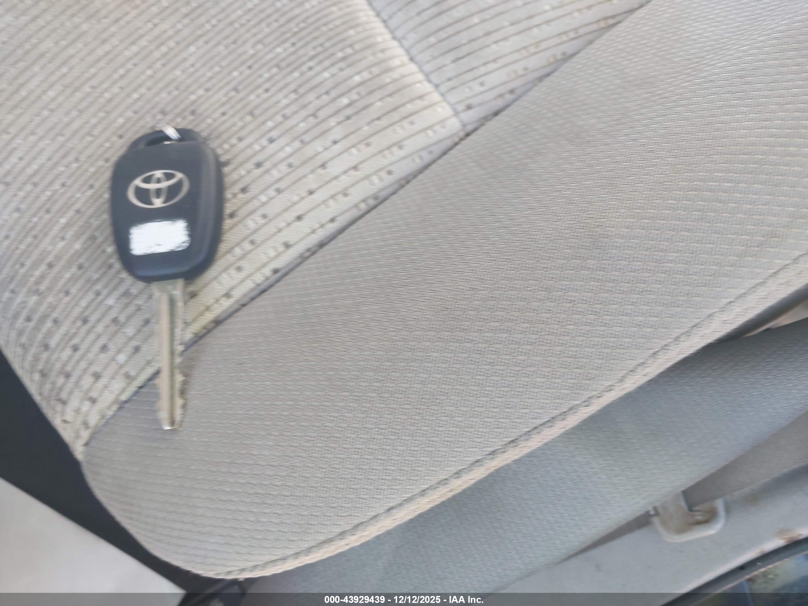 TOYOTA CAMRY image 11