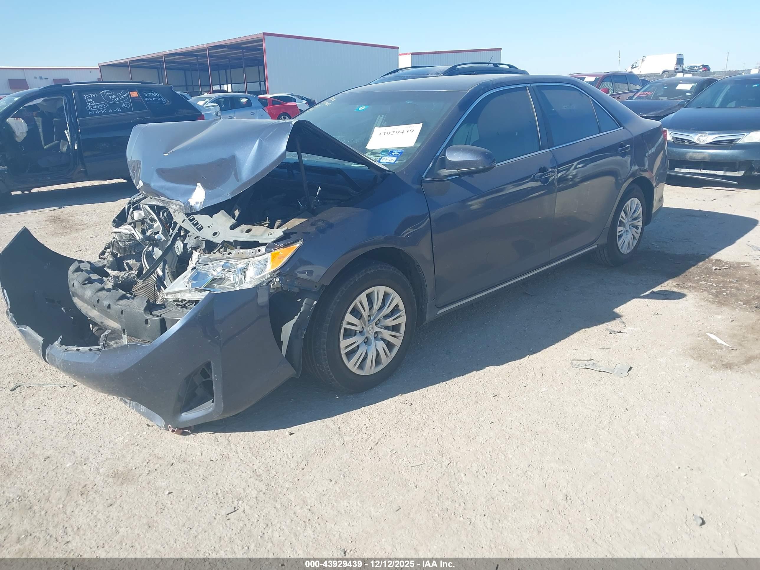 TOYOTA CAMRY image 2