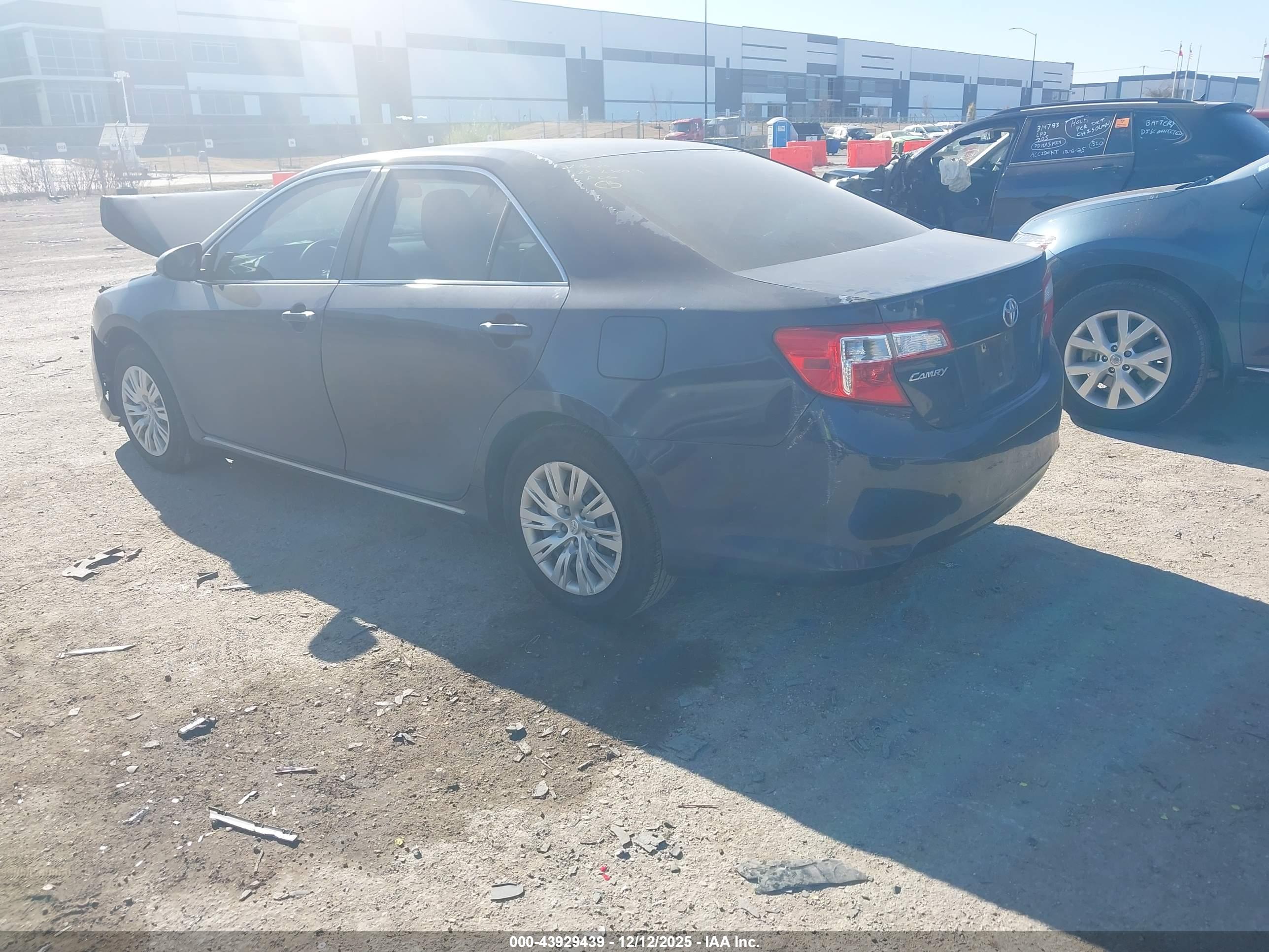 TOYOTA CAMRY image 3