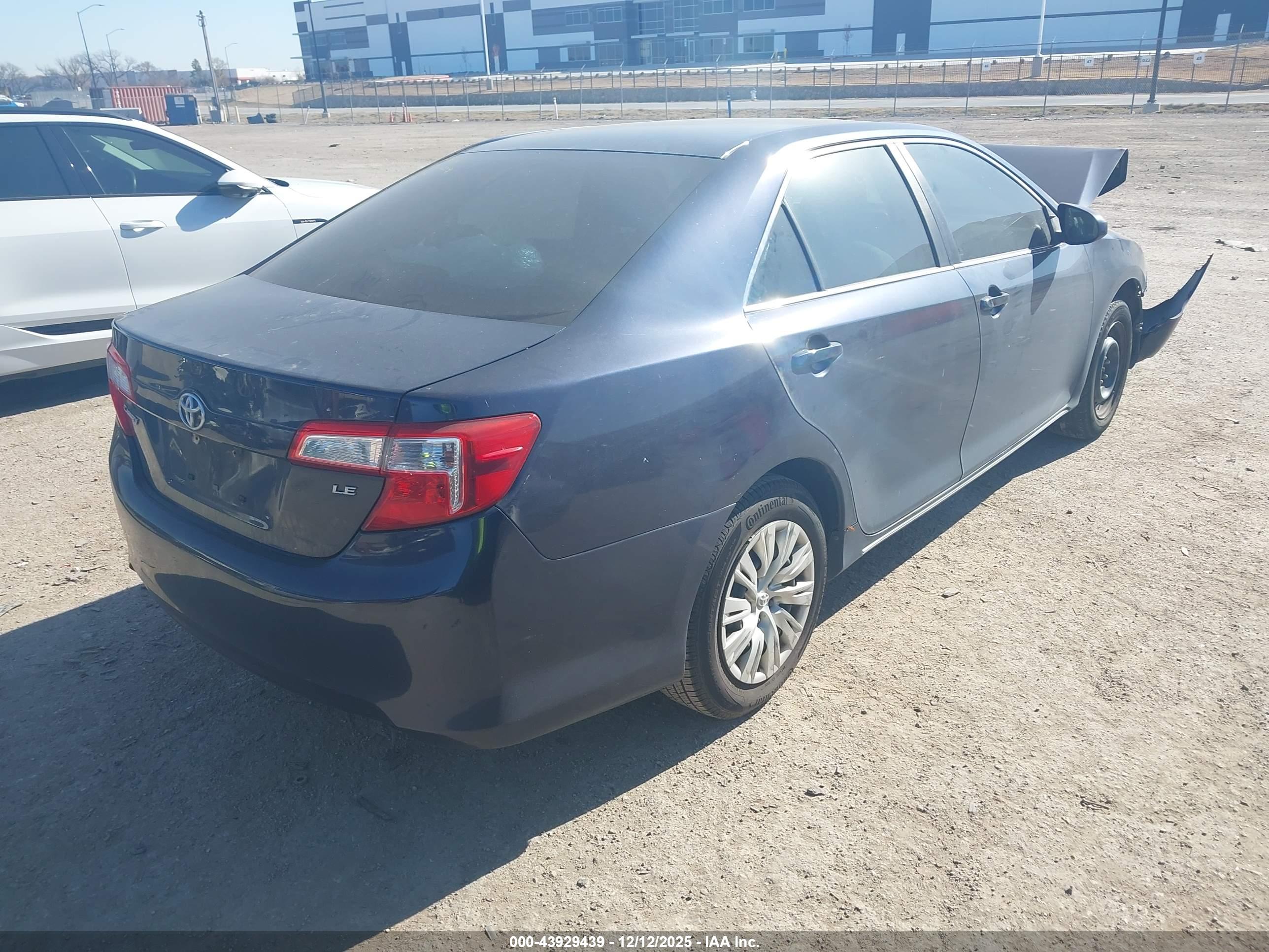 TOYOTA CAMRY image 4