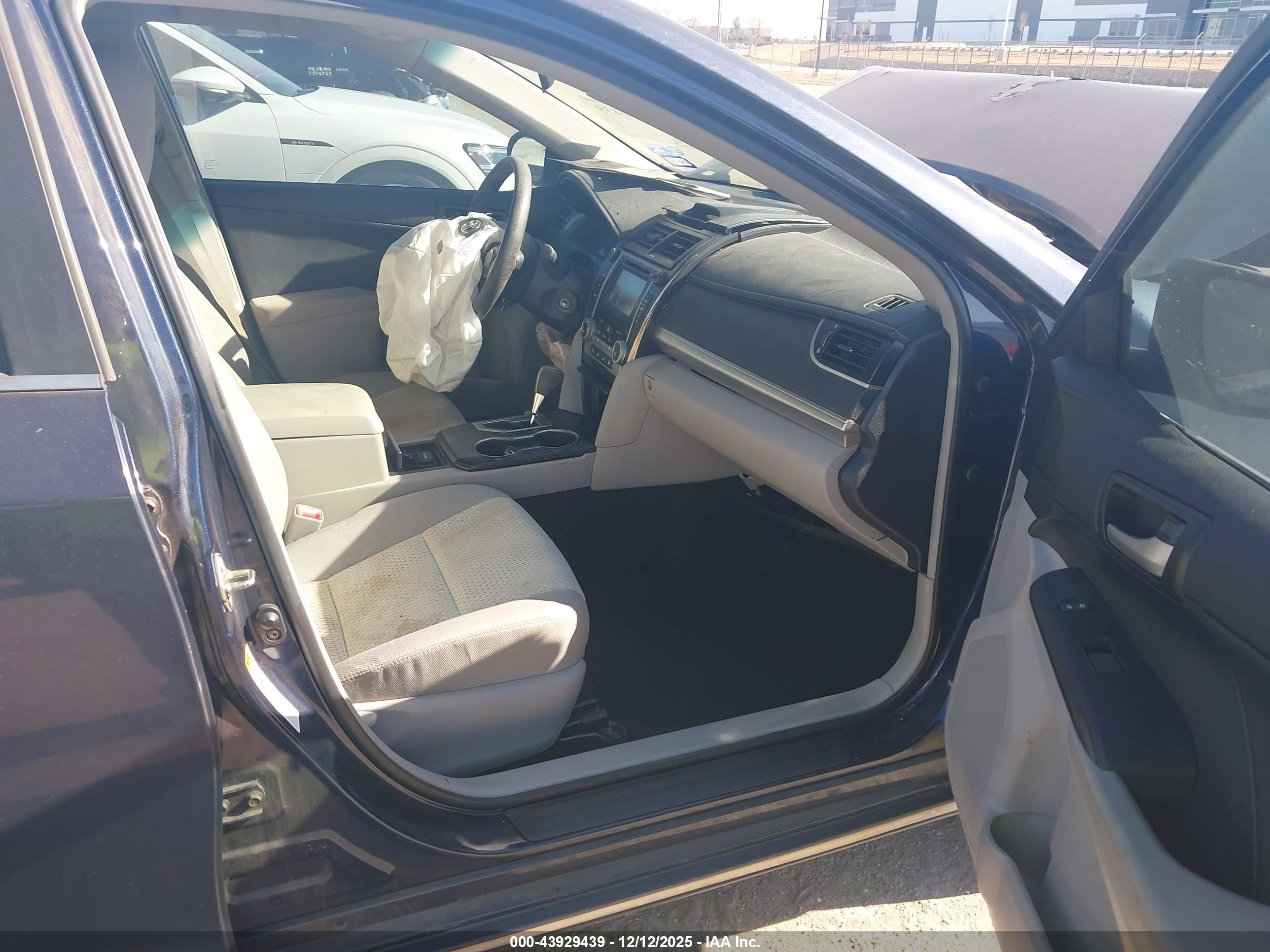 TOYOTA CAMRY image 5