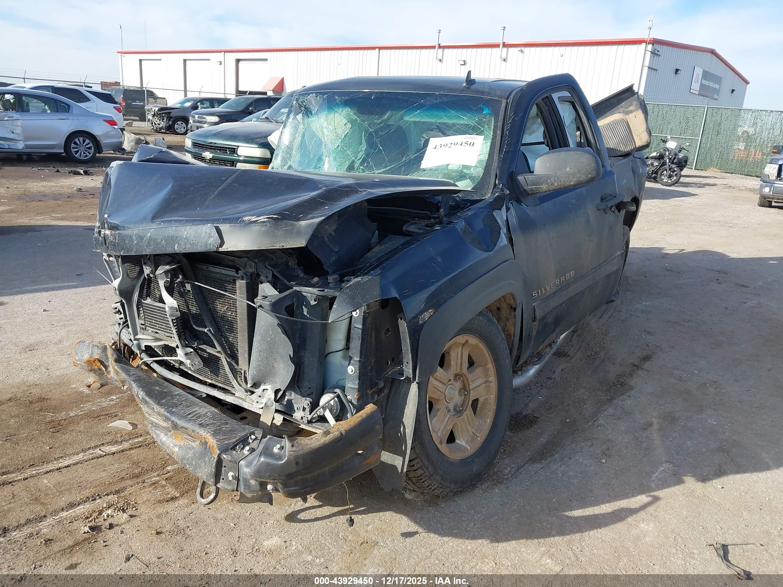 CHEVROLET SILVERADO image 2