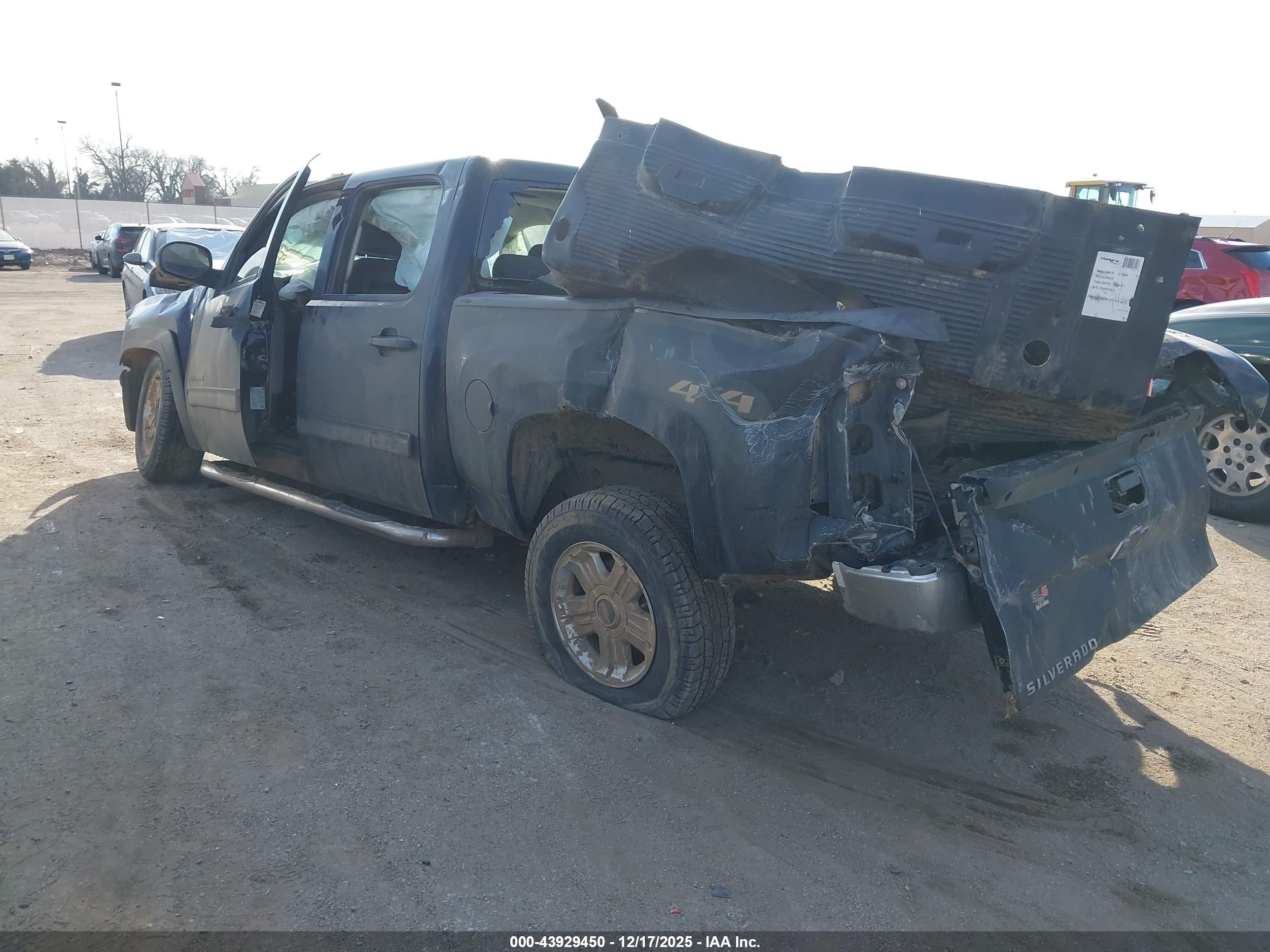 CHEVROLET SILVERADO image 3