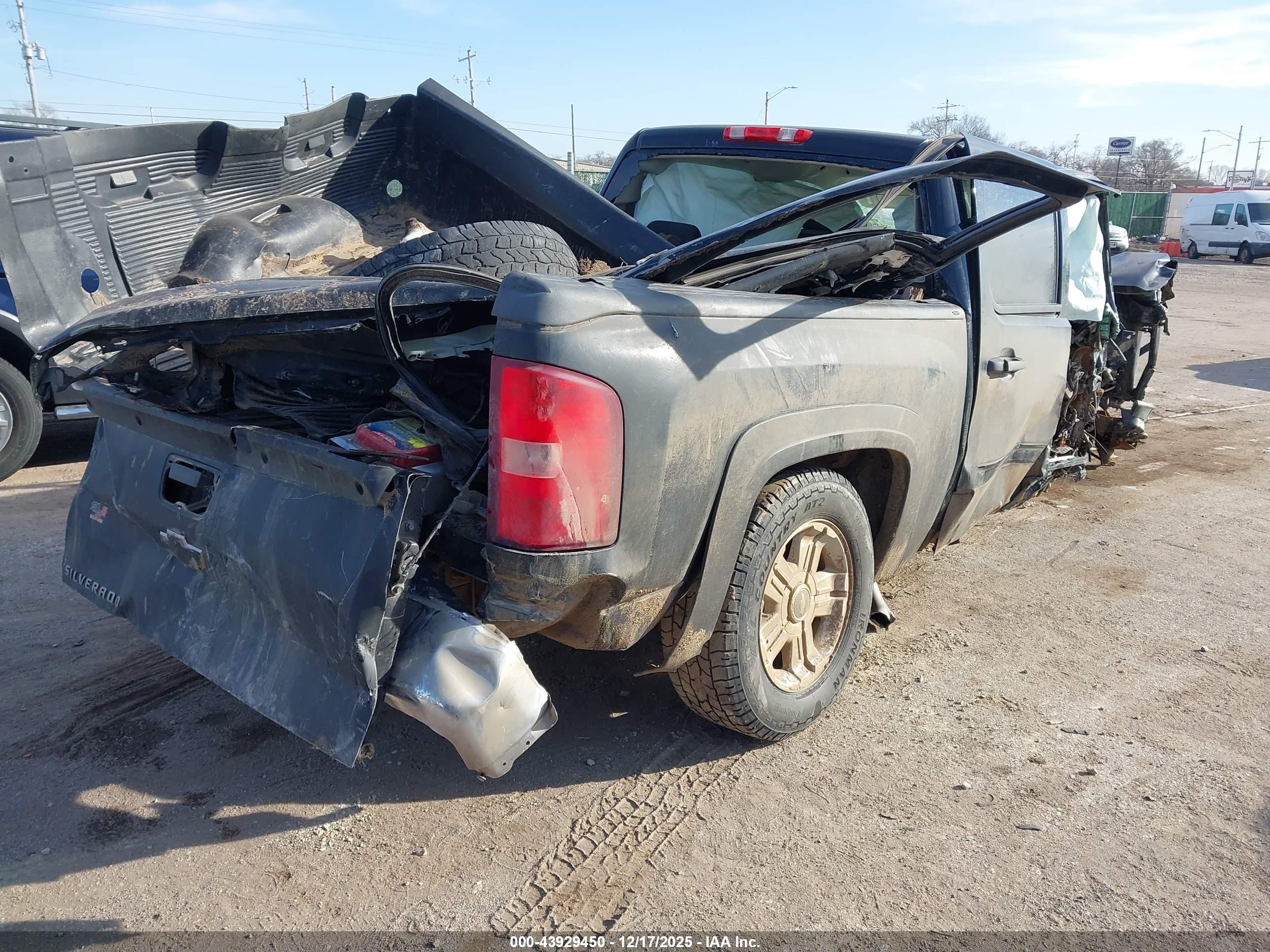 CHEVROLET SILVERADO image 4