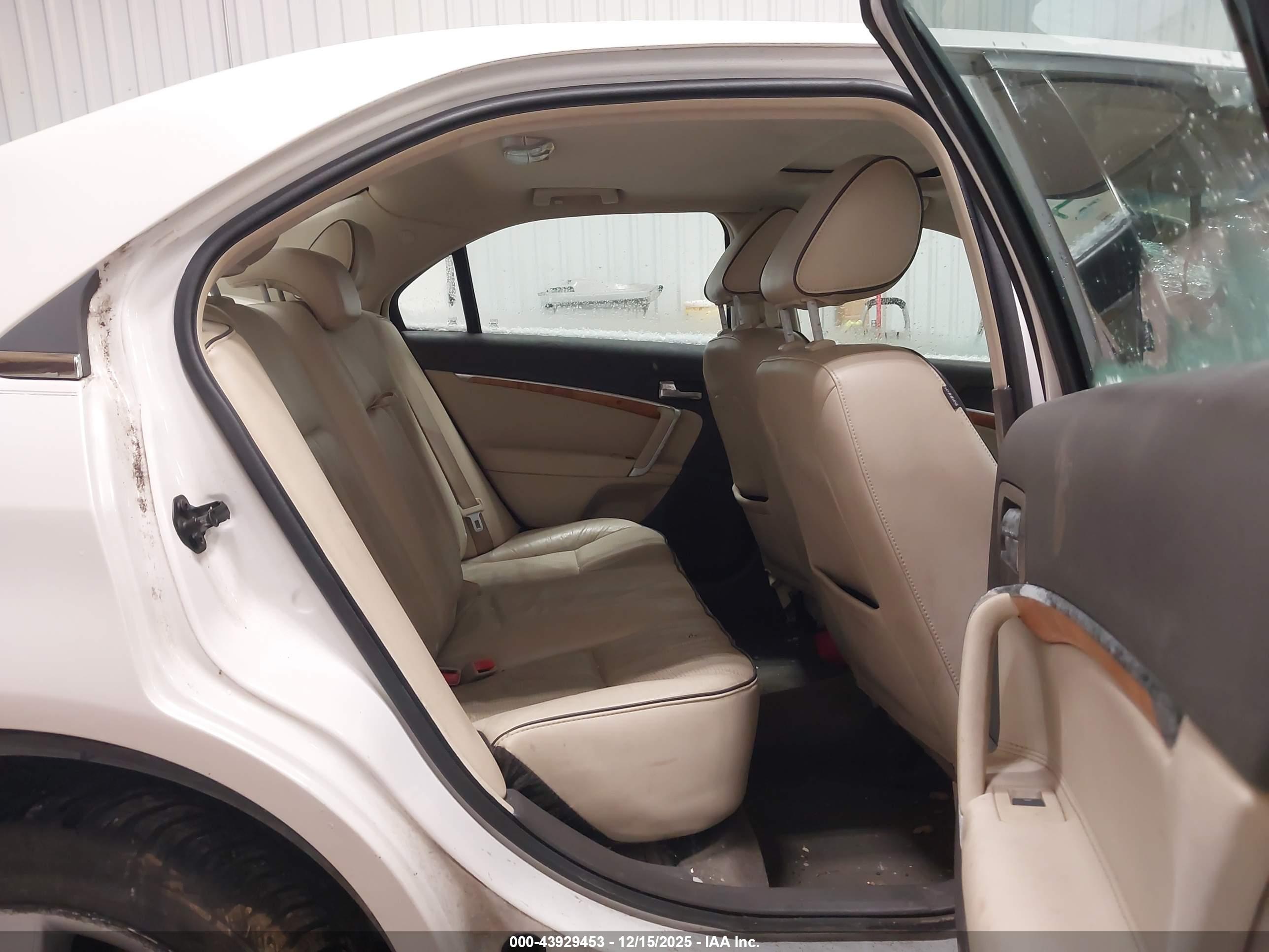 LINCOLN MKZ image 8