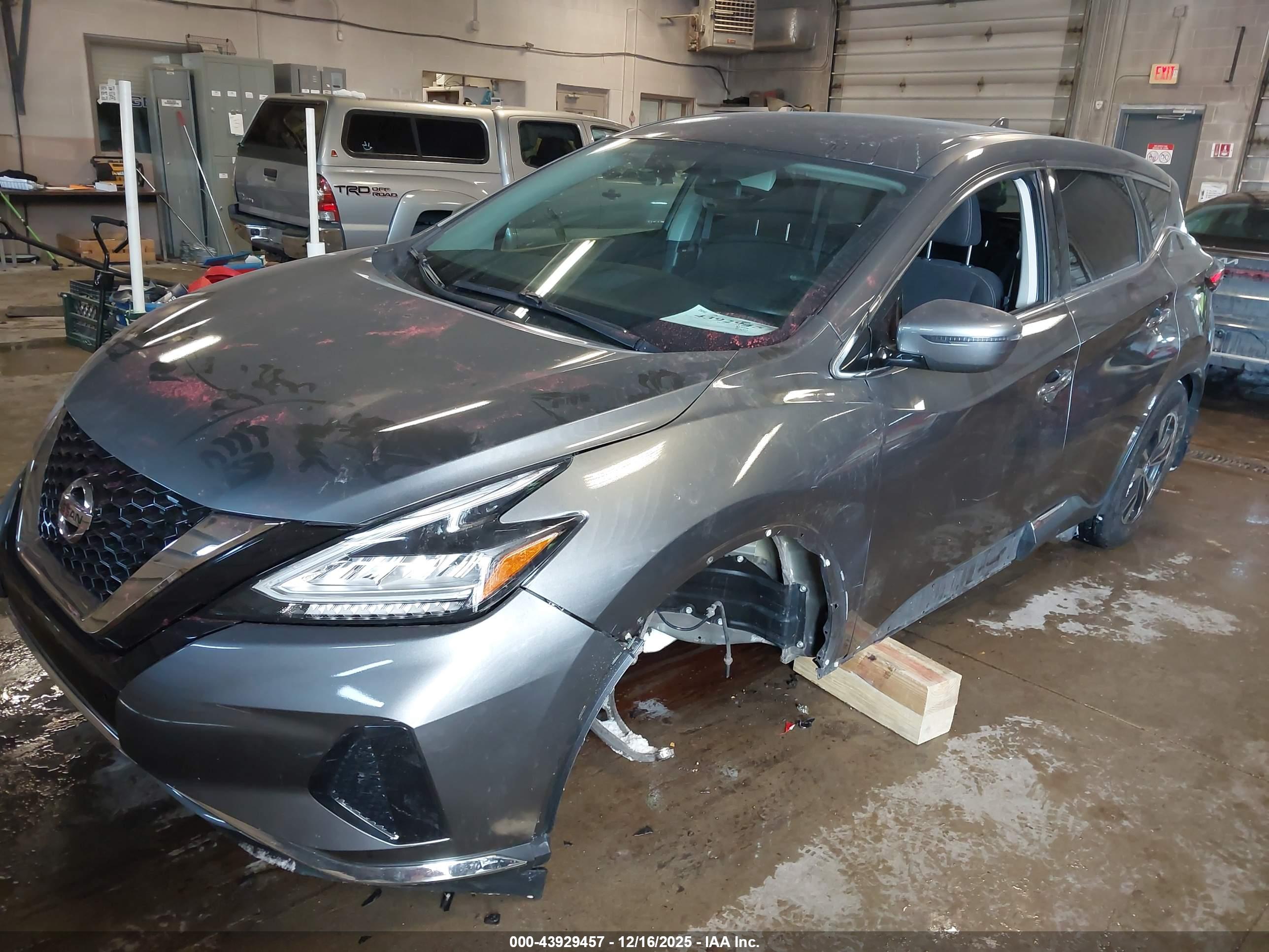 NISSAN MURANO image 2