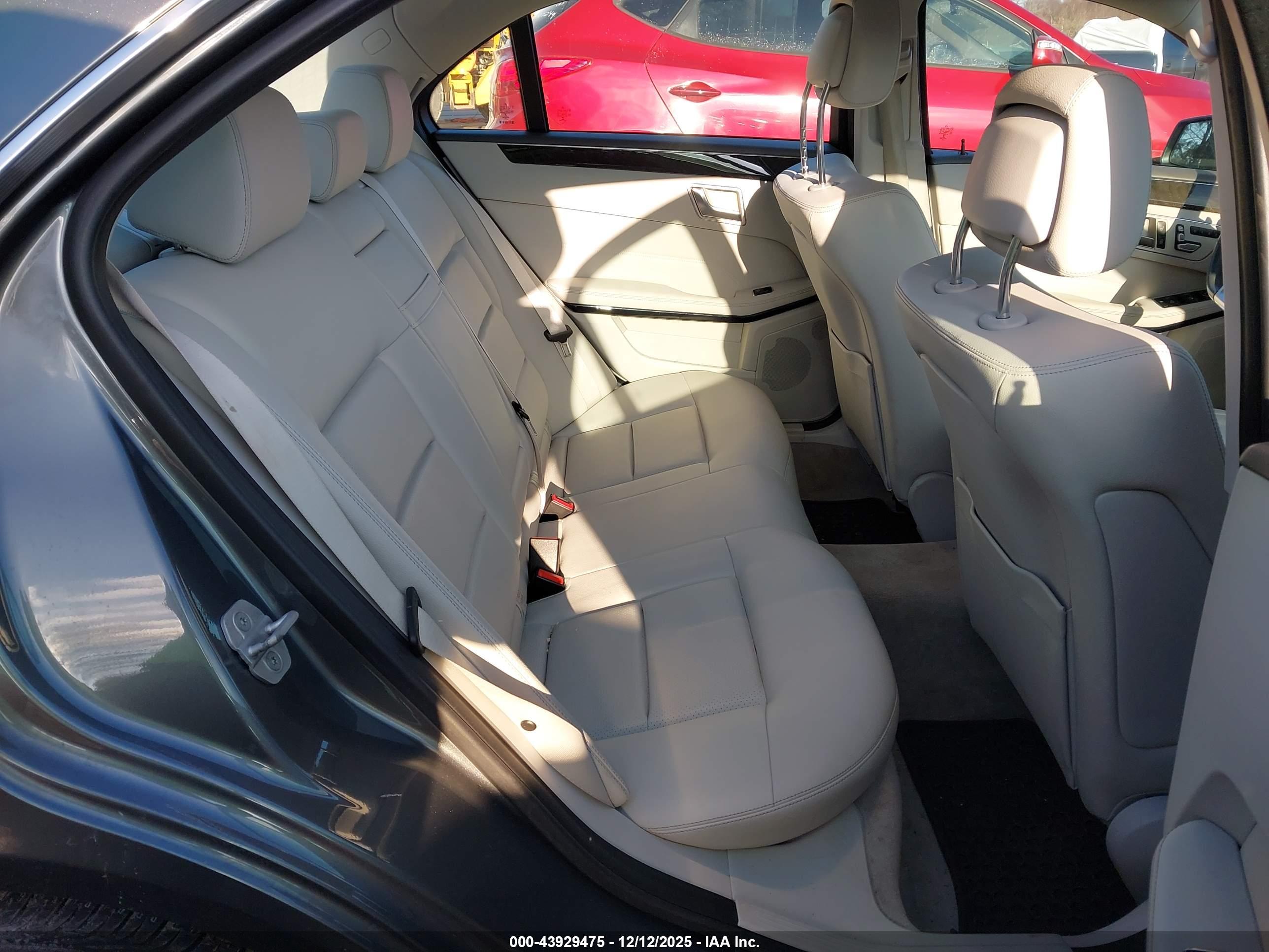 MERCEDES-BENZ E image 8