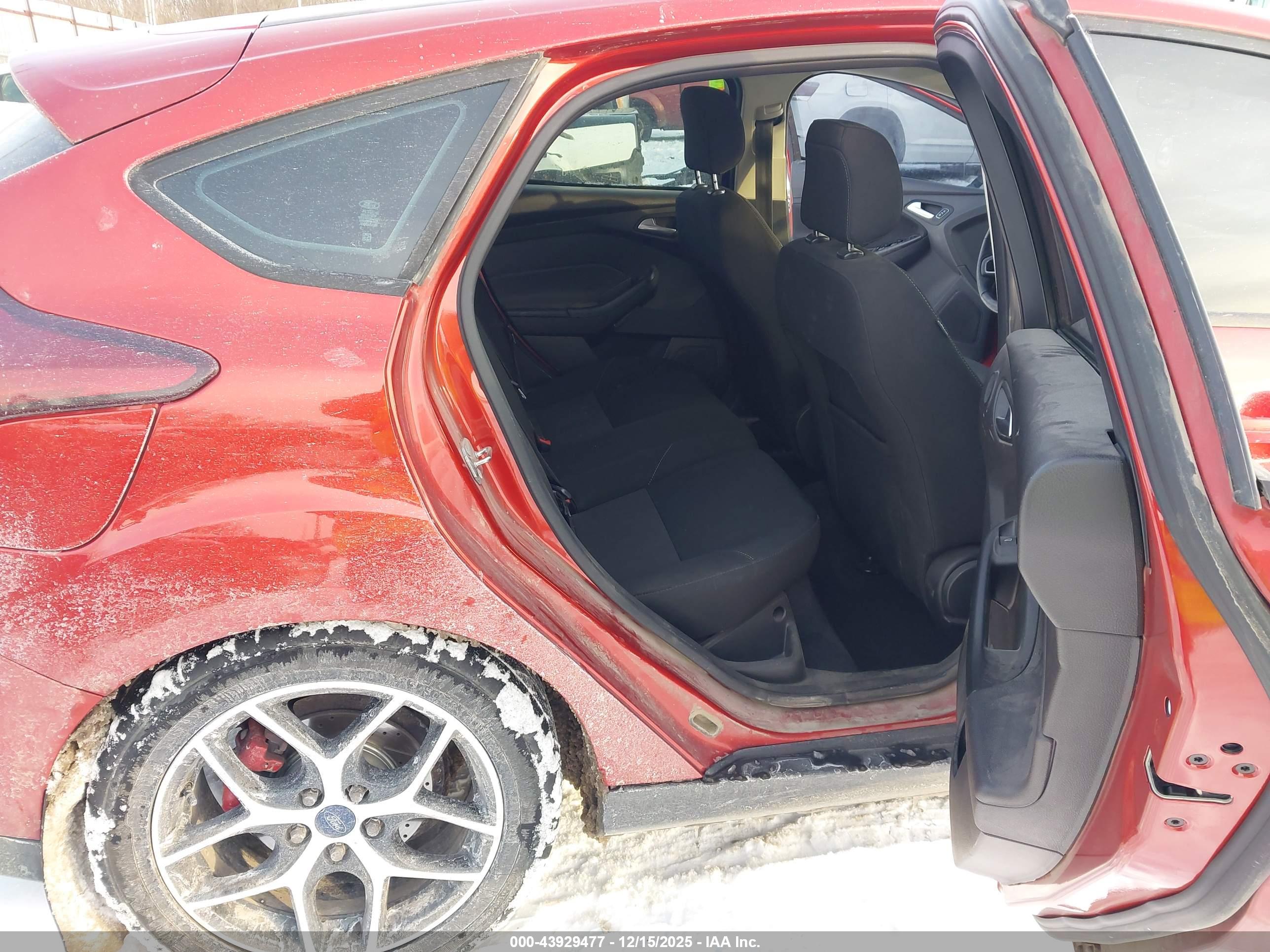 FORD FOCUS image 8