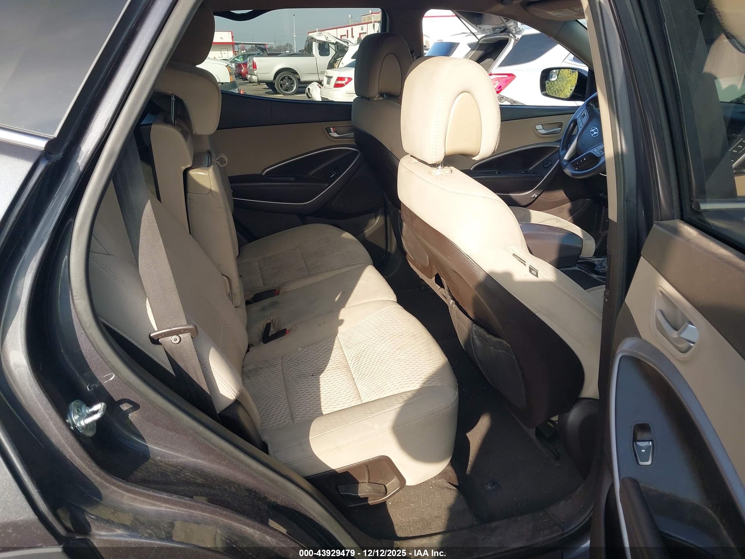 HYUNDAI SANTA image 8