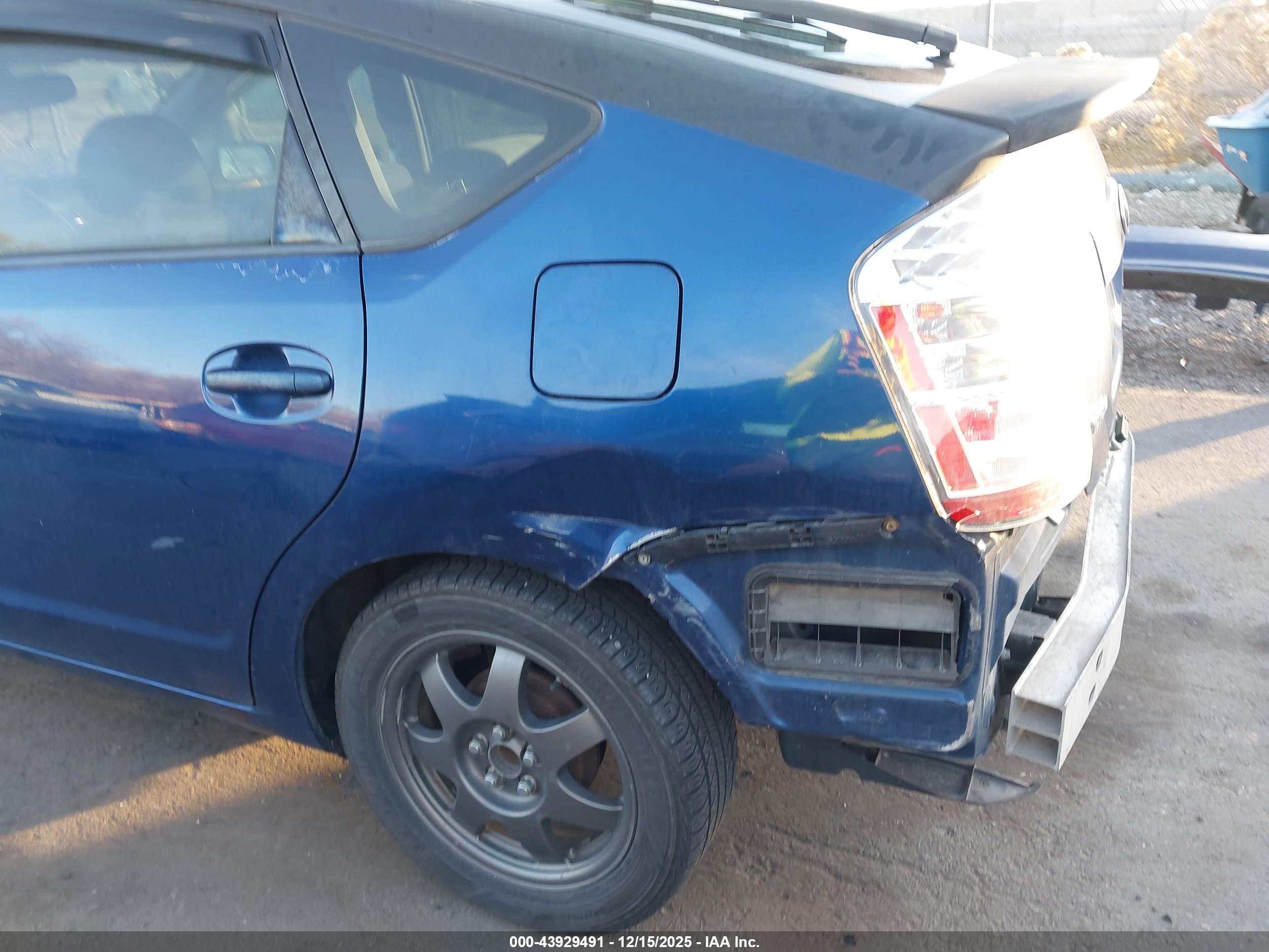 TOYOTA PRIUS image 6