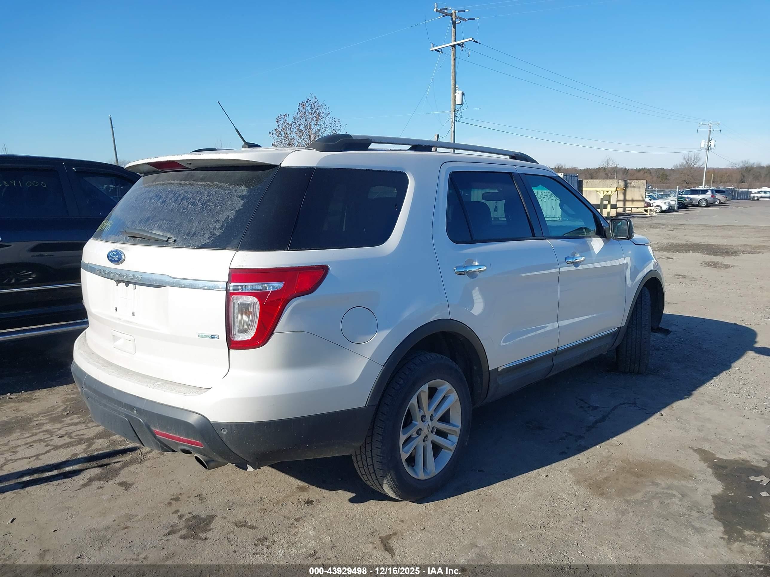 FORD EXPLORER image 4