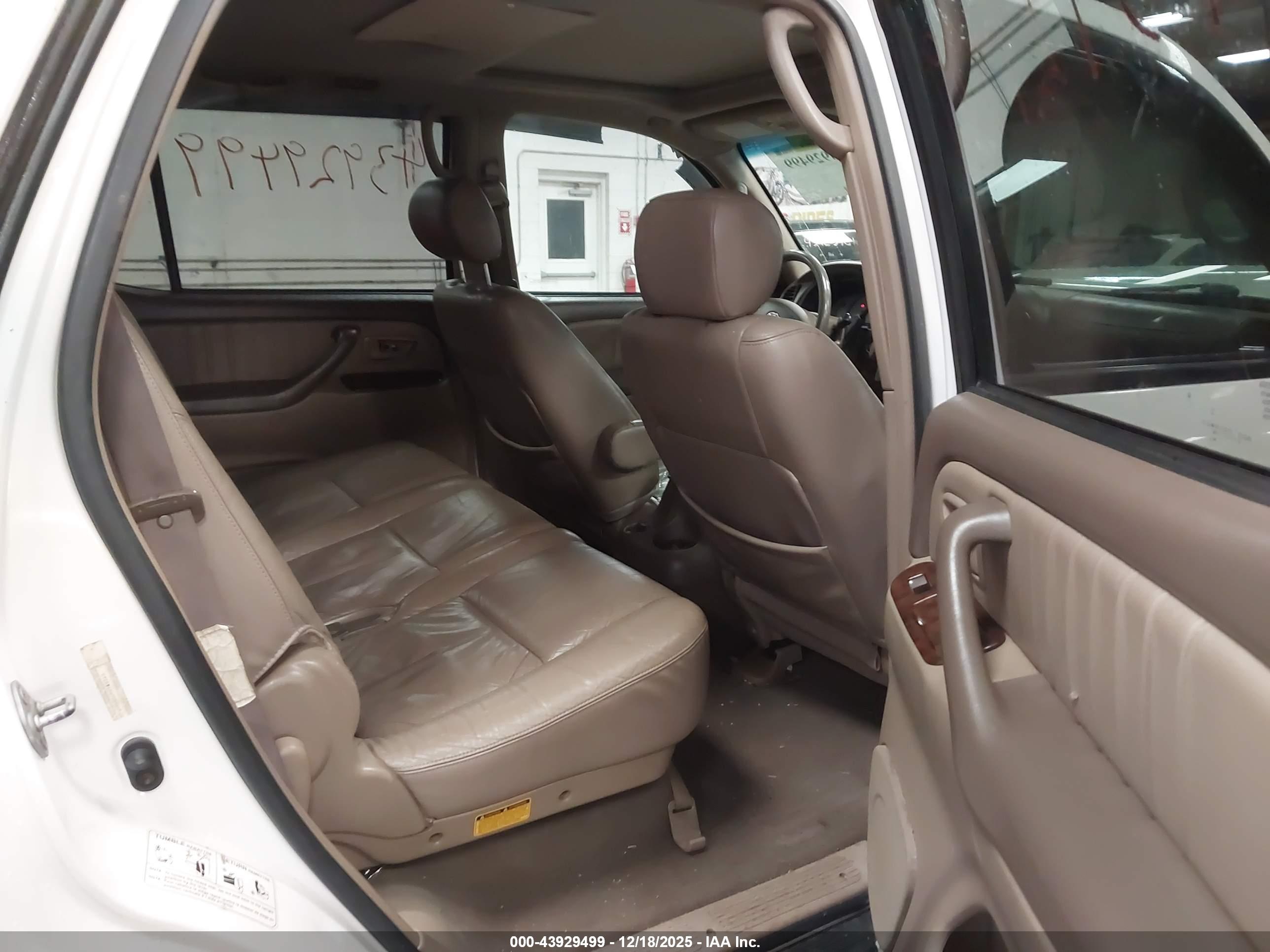 TOYOTA SEQUOIA image 8