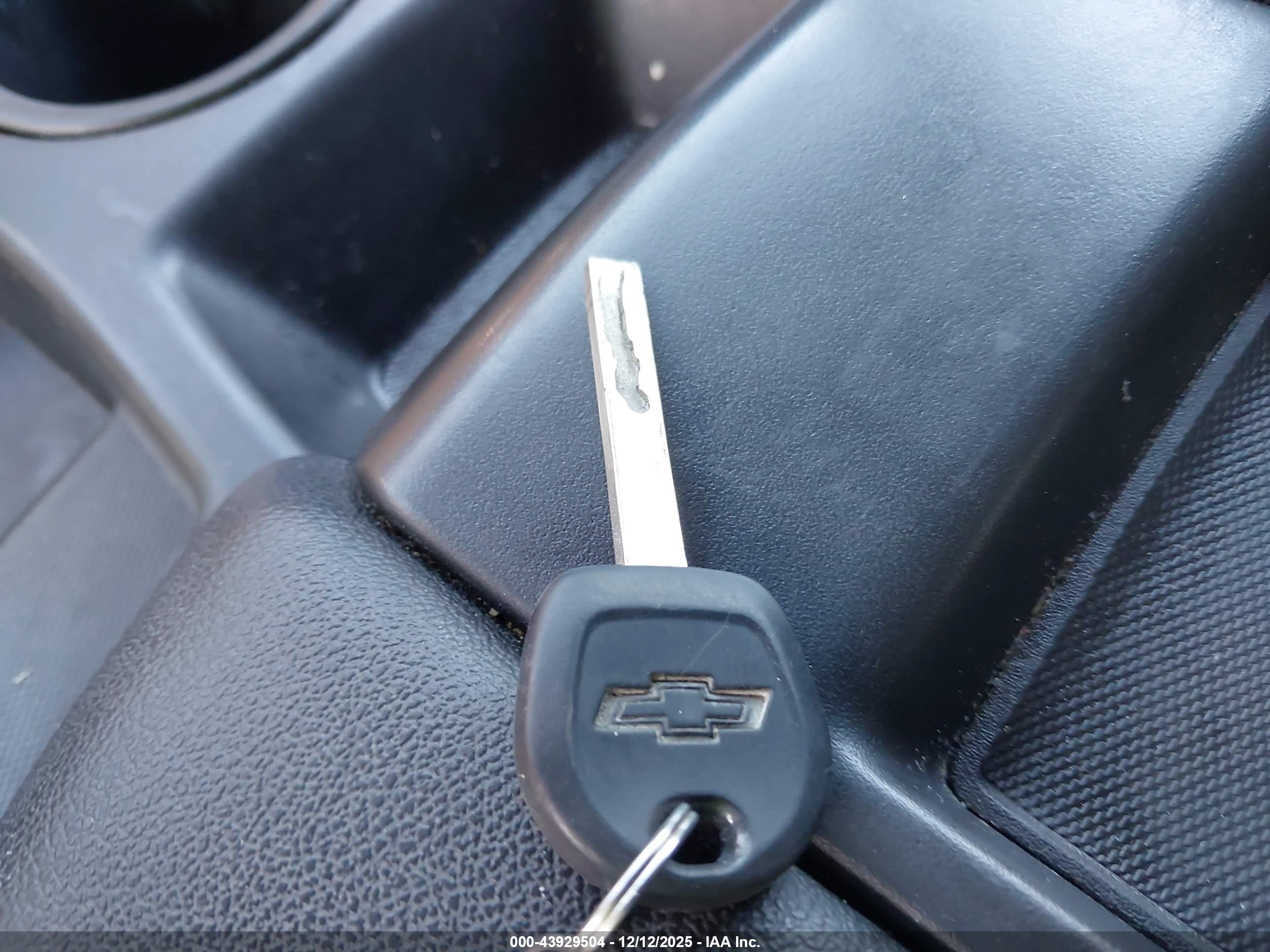 CHEVROLET SILVERADO image 11