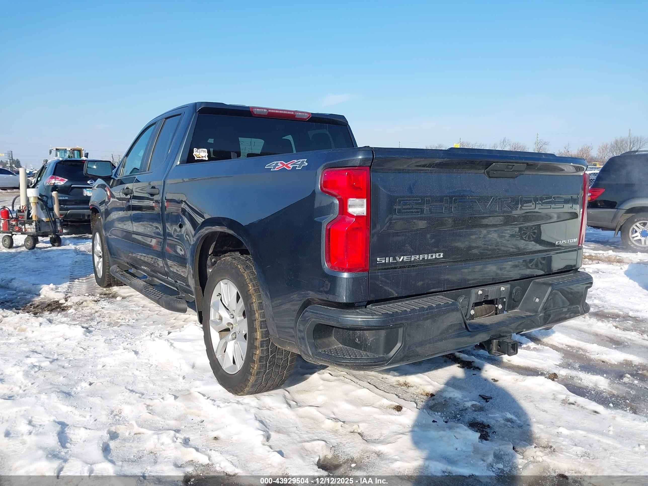 CHEVROLET SILVERADO image 3