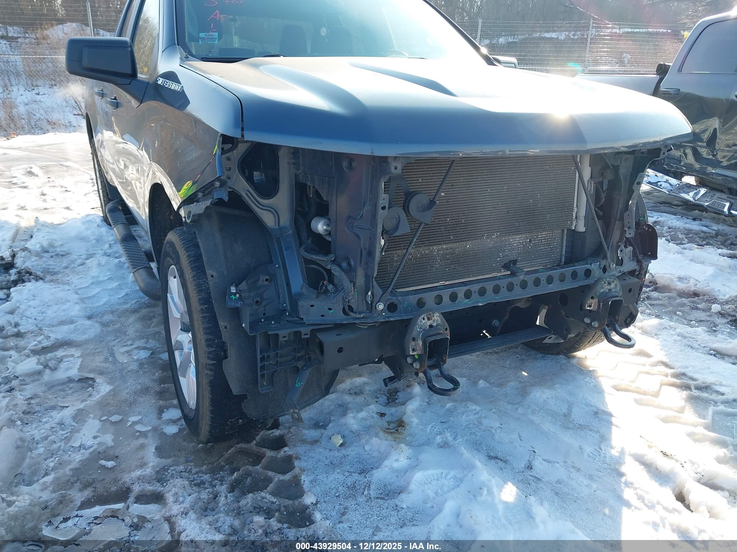 CHEVROLET SILVERADO image 6