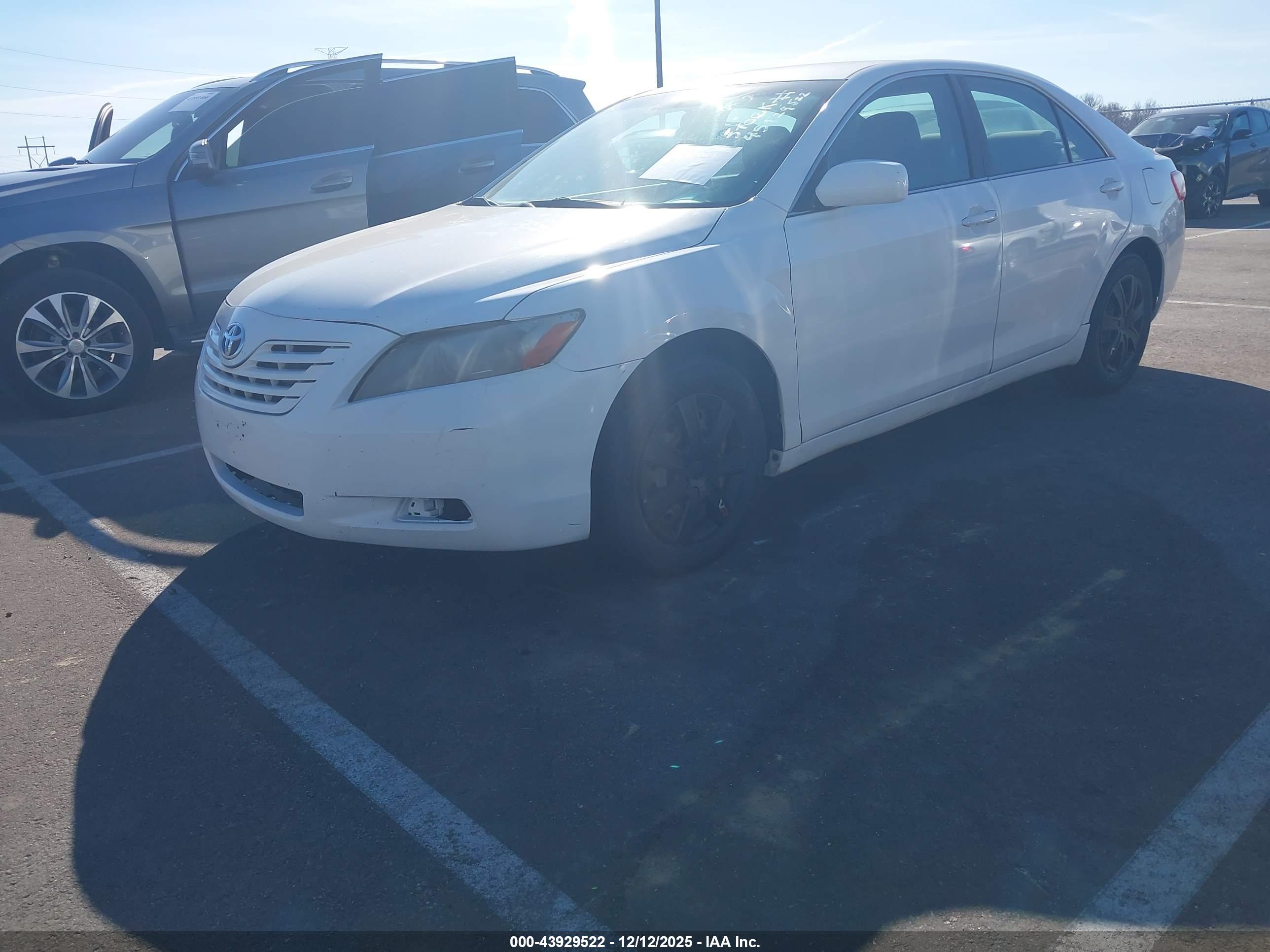 TOYOTA CAMRY image 2