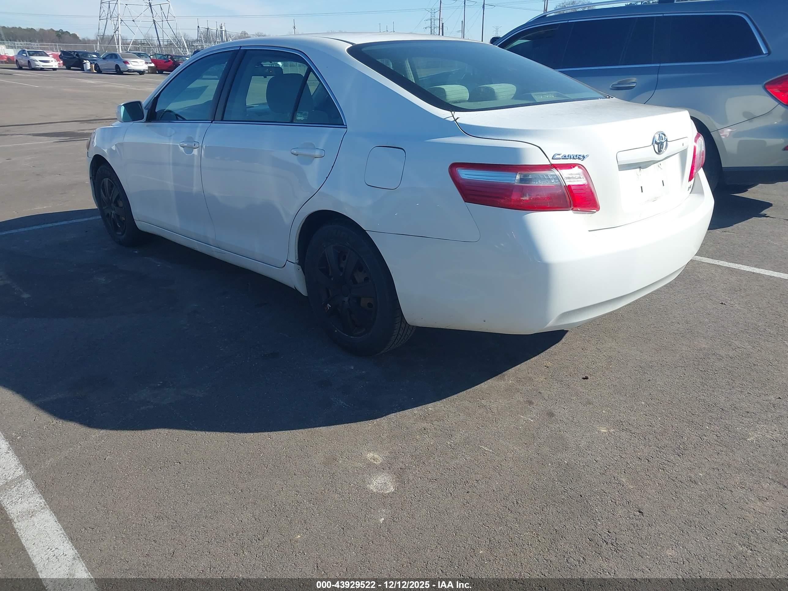 TOYOTA CAMRY image 3