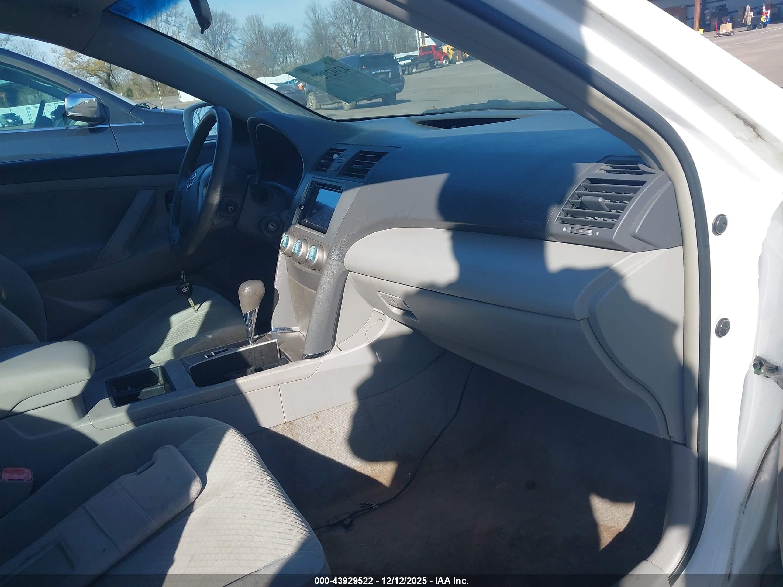 TOYOTA CAMRY image 5
